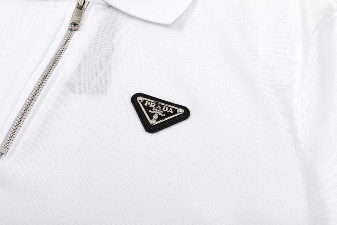 普拉达/Prada 夏季新款 经典三角标拉链翻领短袖polo衫 黑色/白色