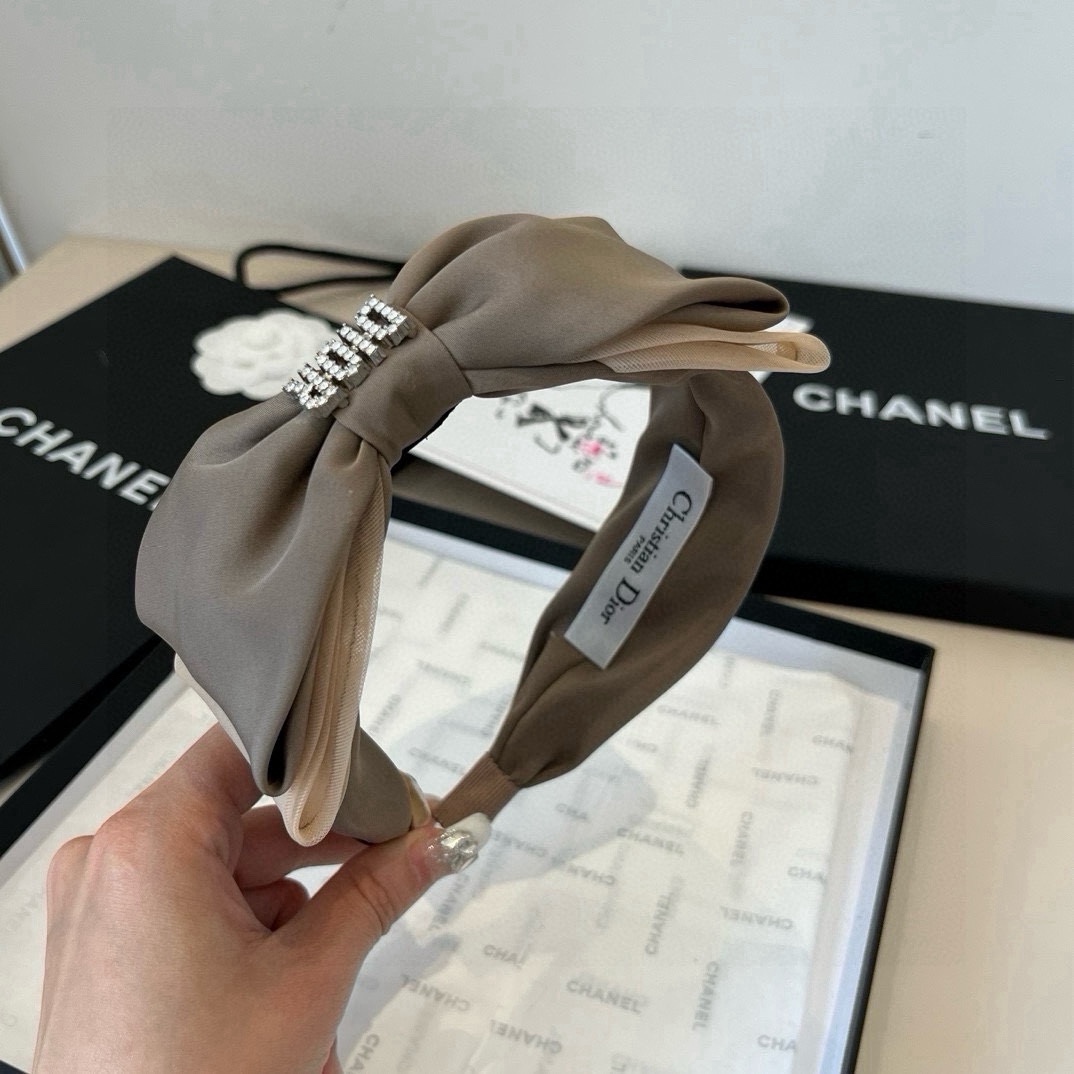 🆕

Dior迪奥新款蝴蝶结发箍