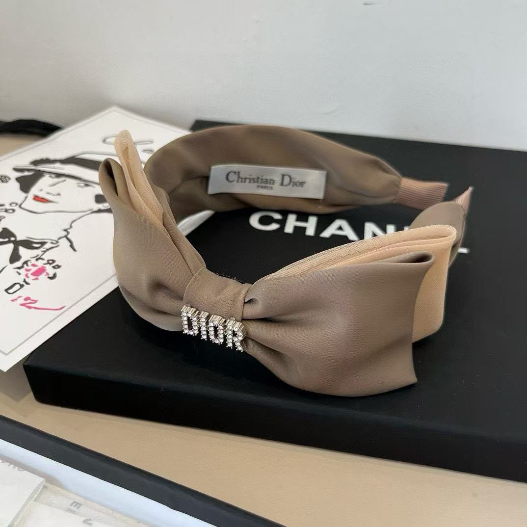 🆕

Dior迪奥新款蝴蝶结发箍