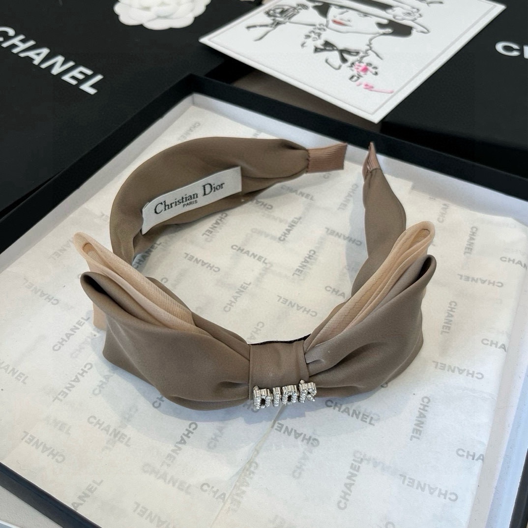 🆕

Dior迪奥新款蝴蝶结发箍