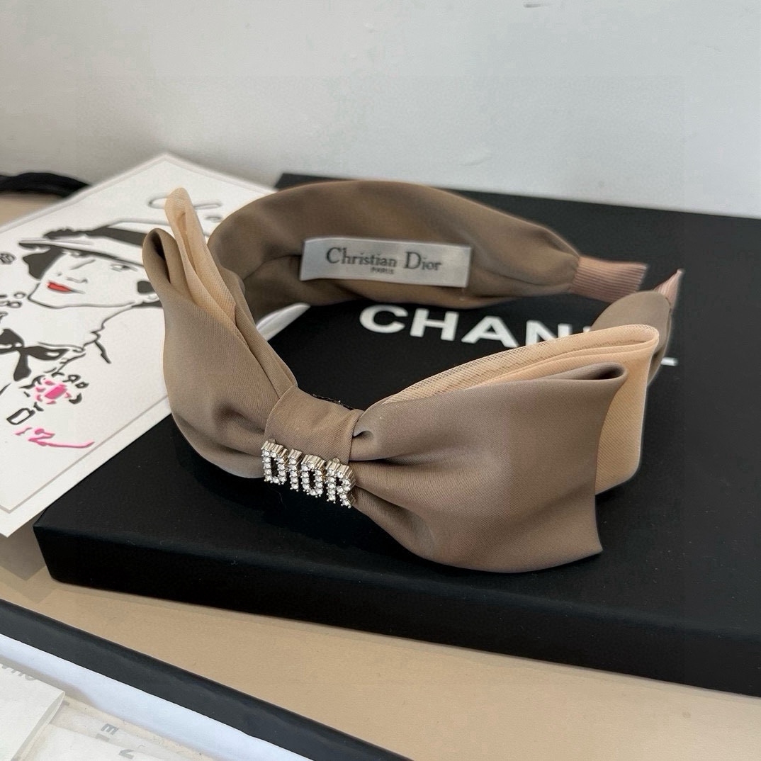 🆕

Dior迪奥新款蝴蝶结发箍