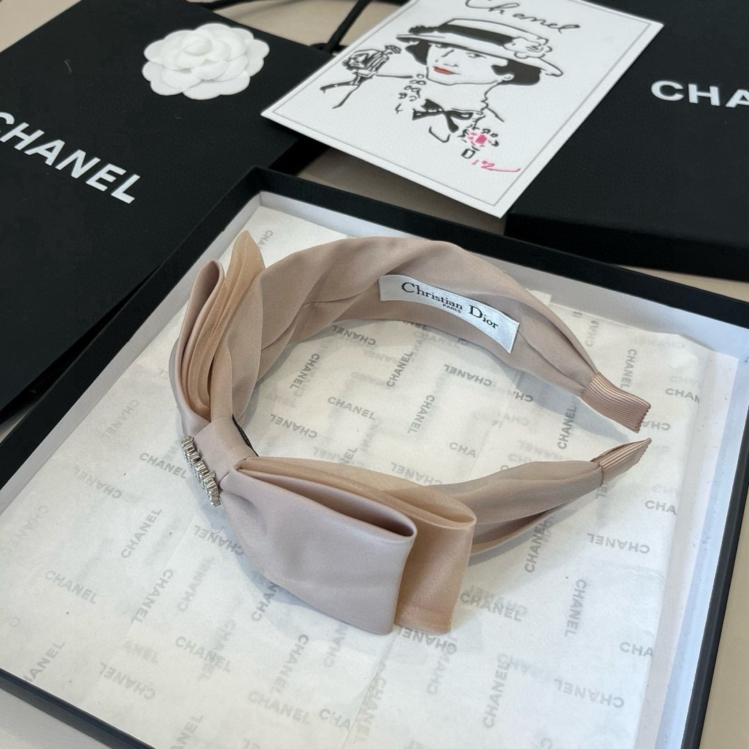 🆕

Dior迪奥新款蝴蝶结发箍