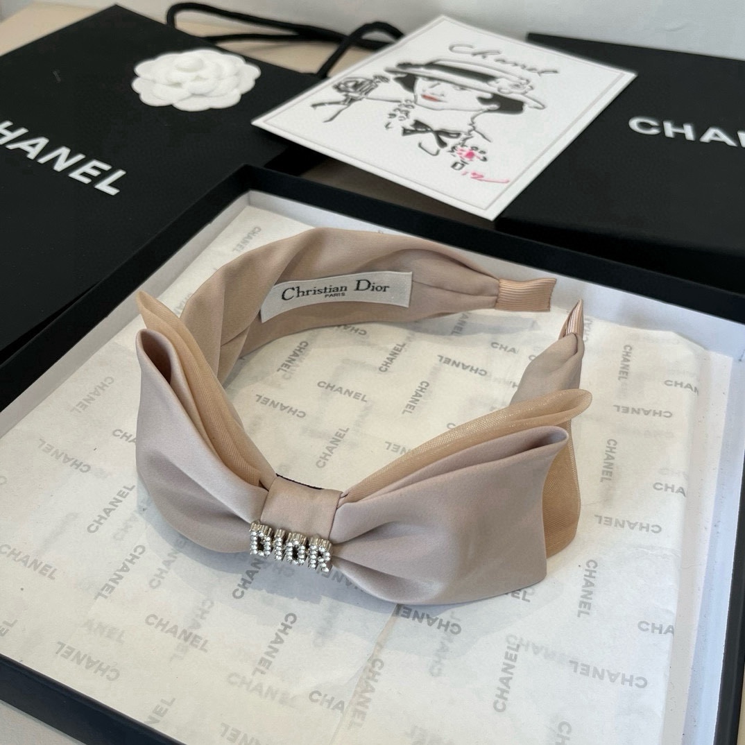 🆕

Dior迪奥新款蝴蝶结发箍