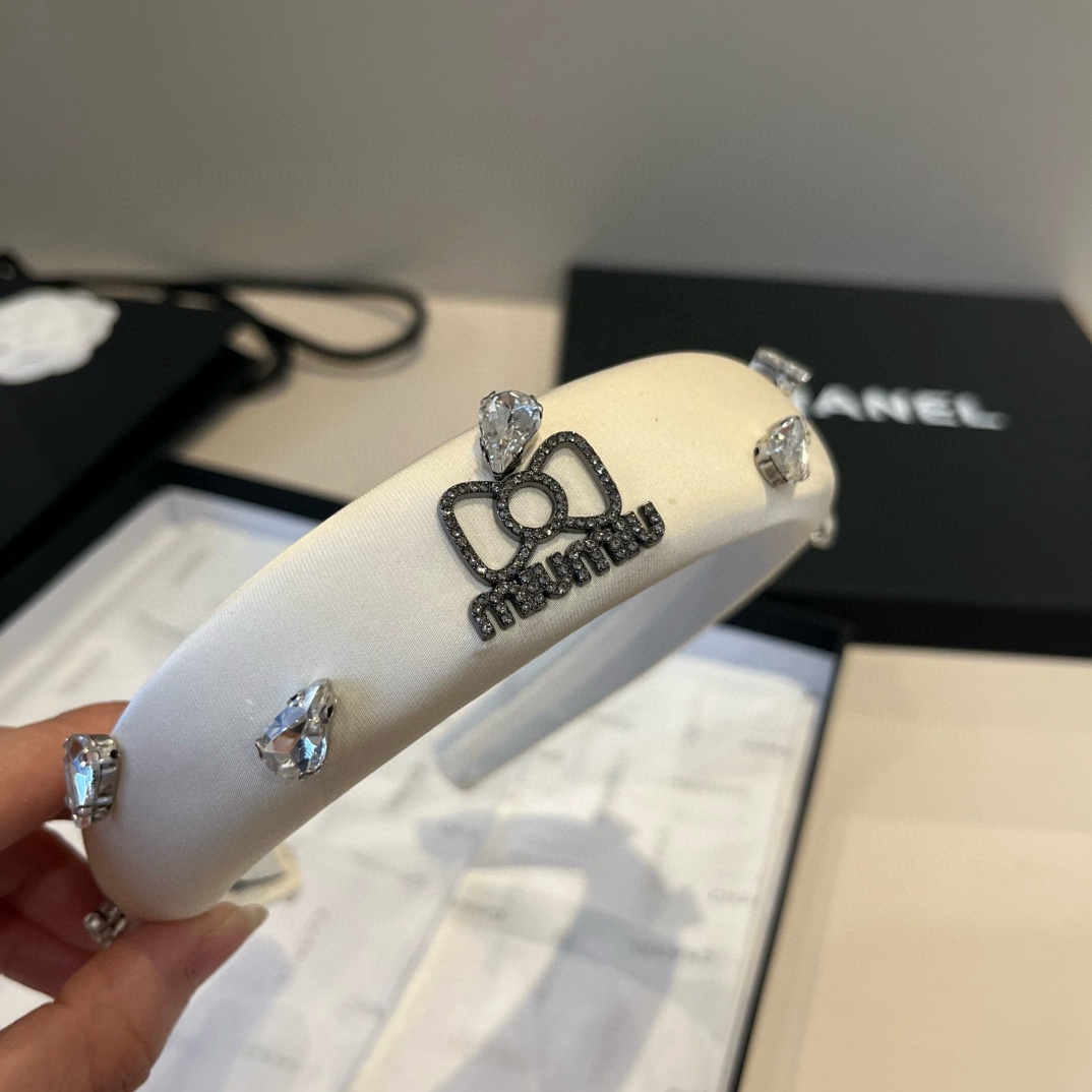 🆕

miumiu缪缪新款发箍