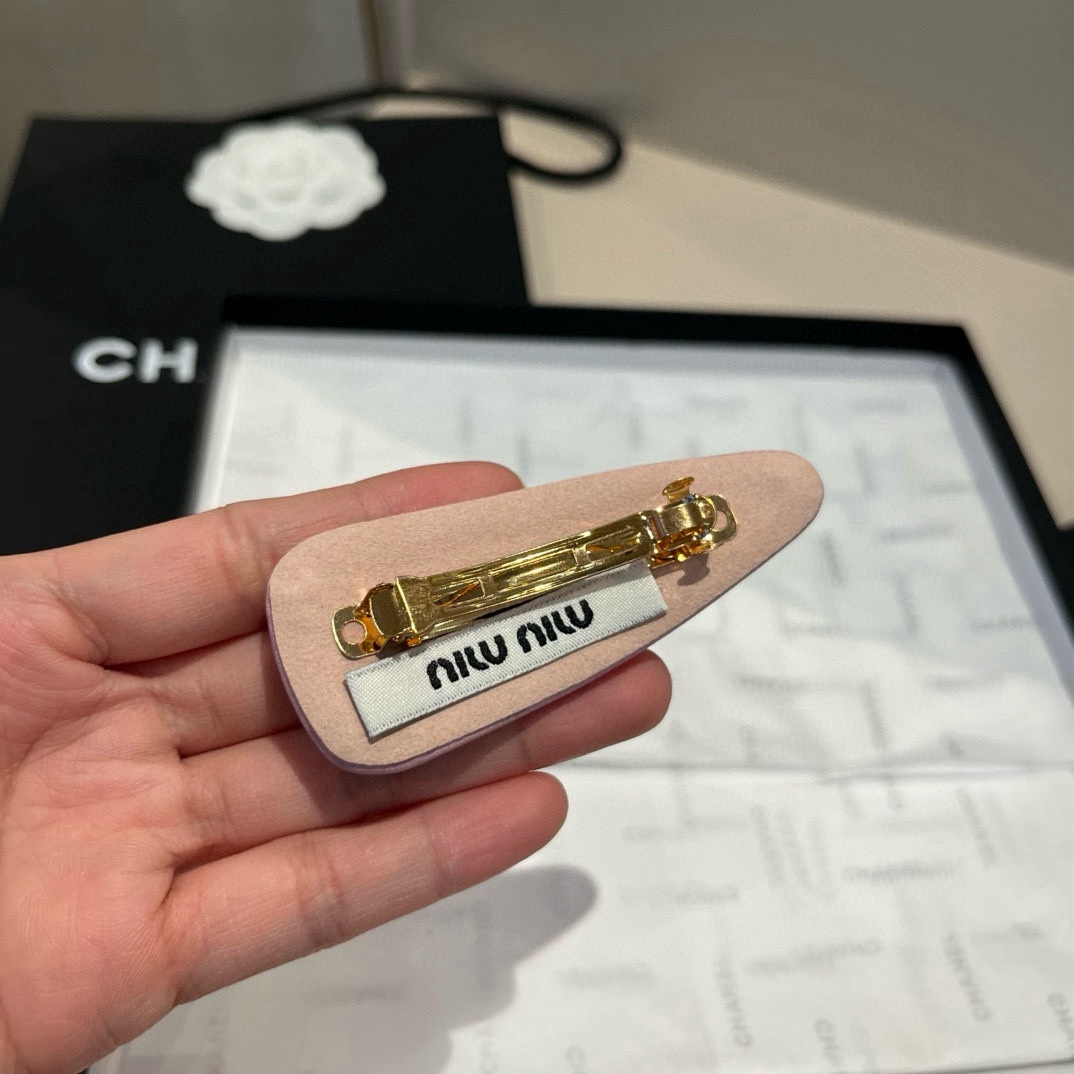 🆕

miumiu缪缪新款发箍