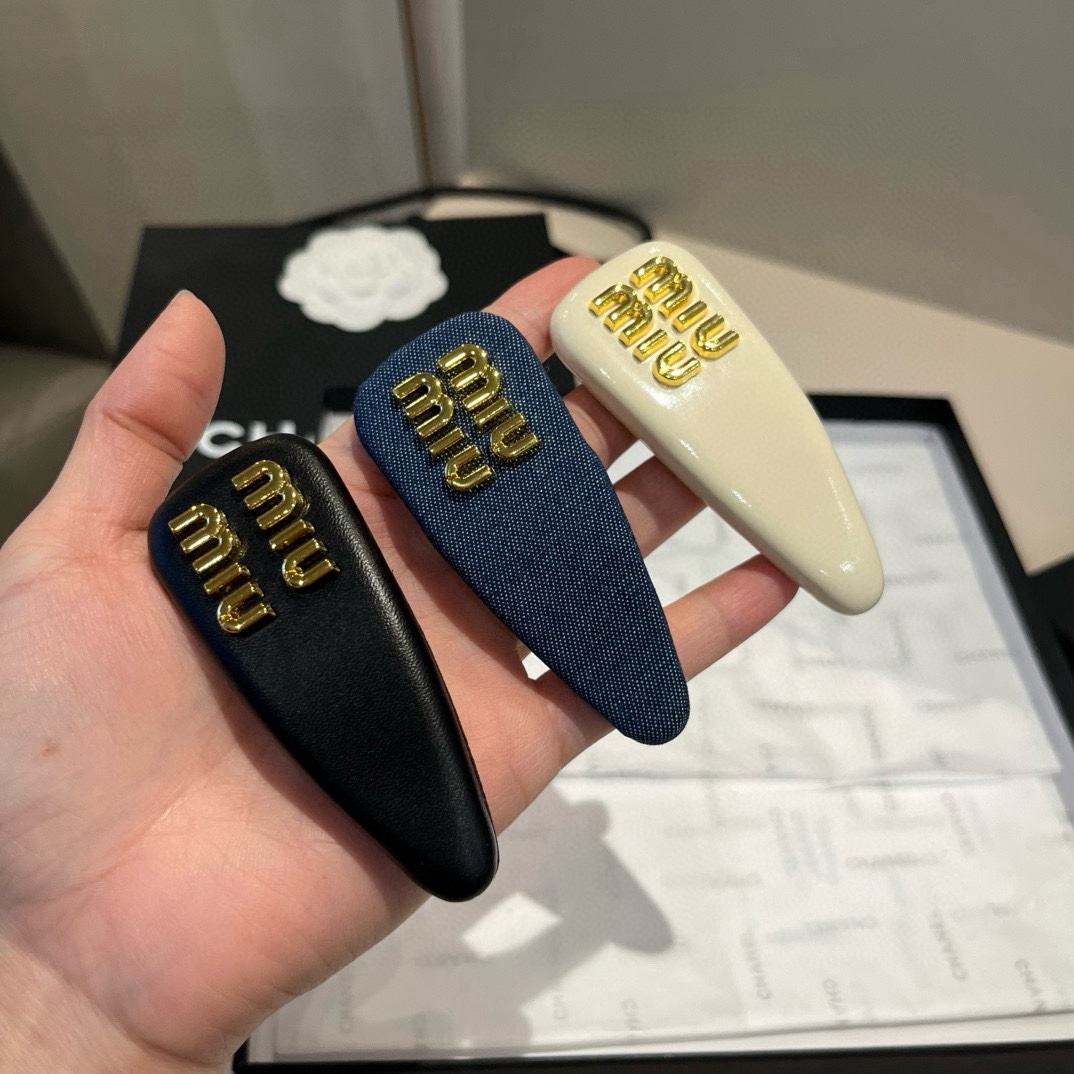 🆕

miumiu缪缪新款发箍
