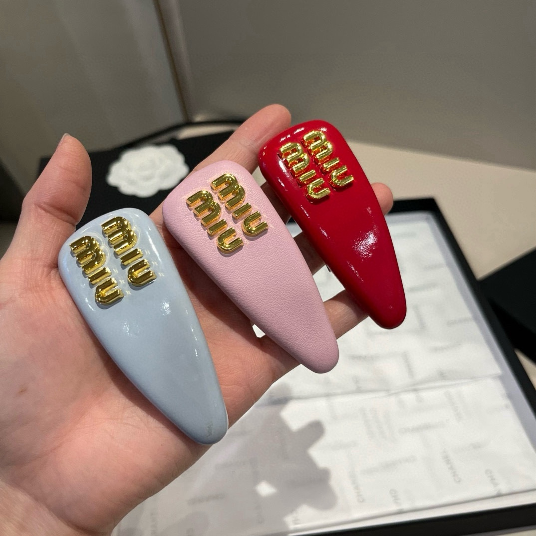 🆕

miumiu缪缪新款发箍