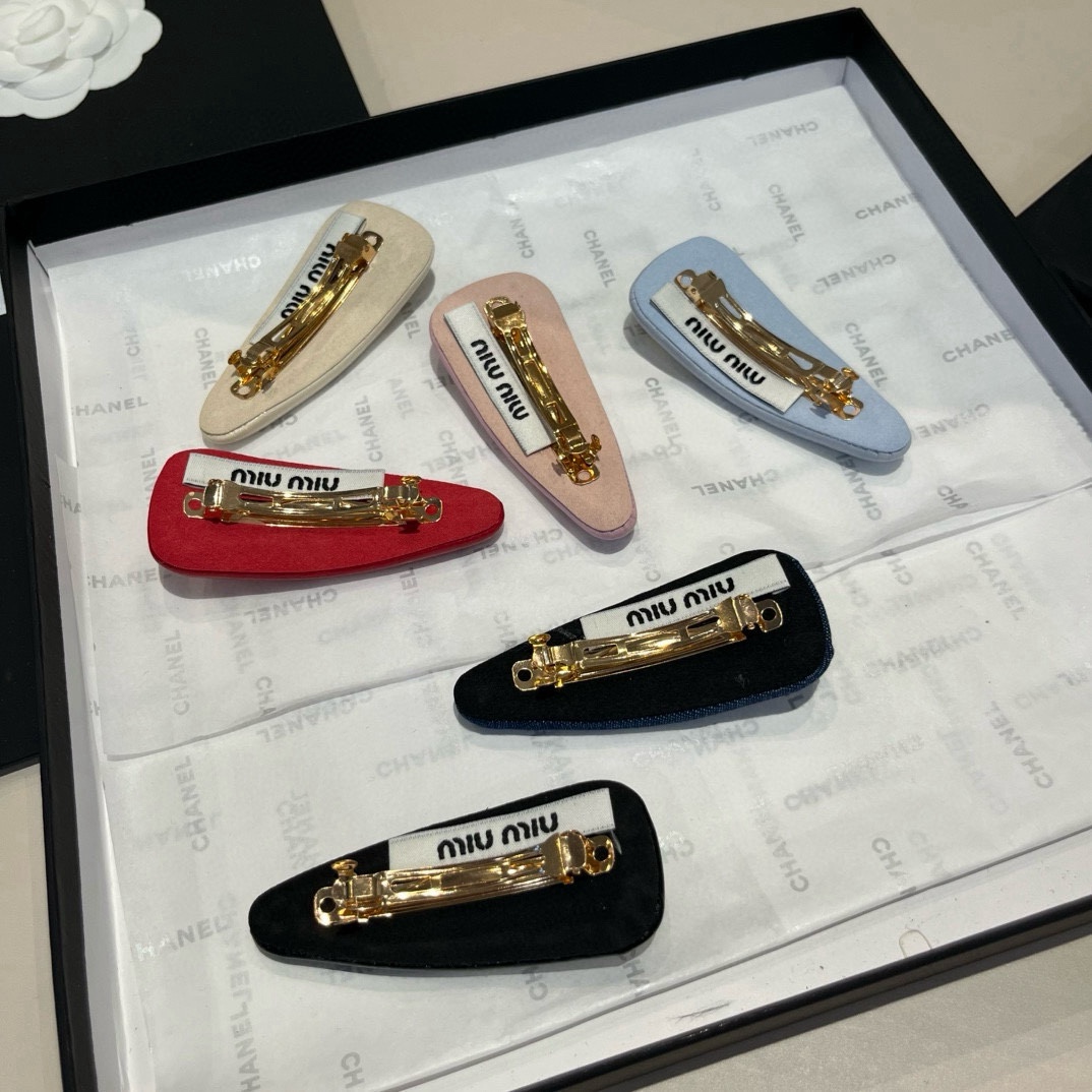 🆕

miumiu缪缪新款发箍