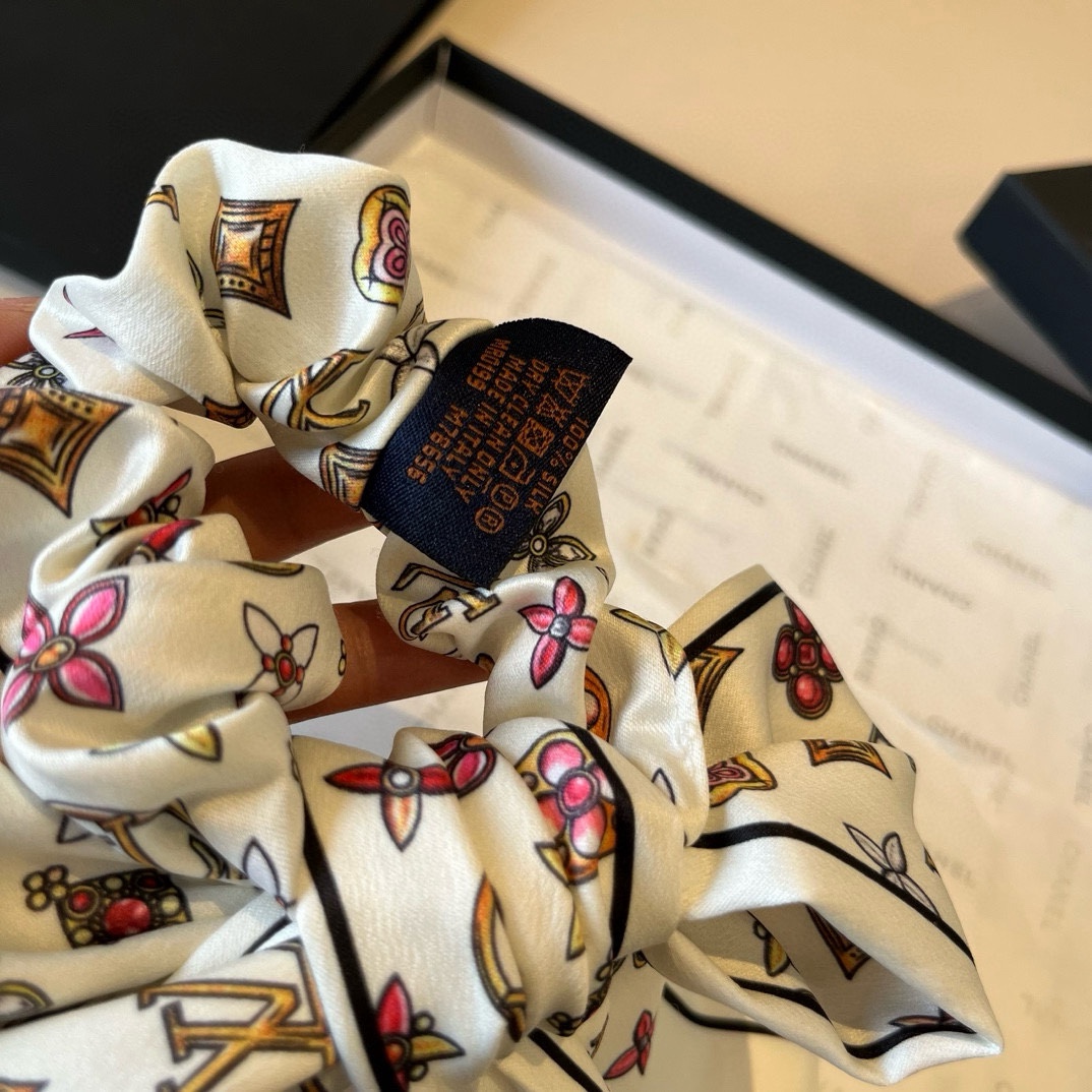 🆕

Lv发带，蝴蝶结新款发圈