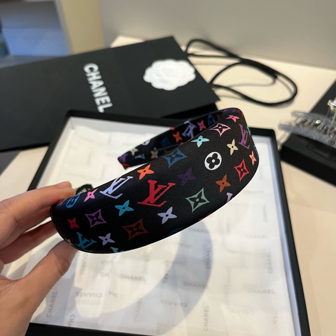 🆕

Lv路易威登新款发箍