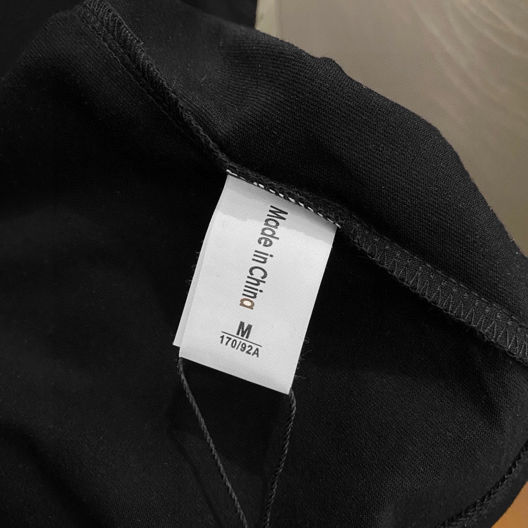 Celine 品牌【CELINE赛琳】2025夏季新品背心T袖 简约款式 任何人都可以轻松驾驶 进口定制丝光棉面料 手软舒适有型 吸汗透气