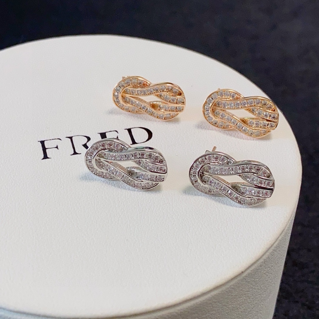 NO:380964,New product releases hot rose gold Fred Fred full diamond small horse hoof 8-character buckle neutral high-quality small earrings big brand fashion exquisite FORCE series earrings high-end customization ~ Yajin micro electroplating 18k gold craft Seiko horse hoof buckle head earrings!  The upper body effect is very versatile. Internet celebrity experts. A must-have item for fashion. Rose gold buckles for men and women. Couple styles, jewelry quality, earrings19860909新品发布火爆玫瑰金费雷德 Fred斐登满钻小马蹄8字扣中性款高品质小耳钉大牌 时尚 精致FORCE 系列耳环高端定制～亚金微电镀18k金工艺 精工马蹄扣头耳钉！上身效果非常百搭 网红达人 时尚一族必备单品 玫瑰金扣头男女同款情侣款,饰品精品,earrings,Jewelry