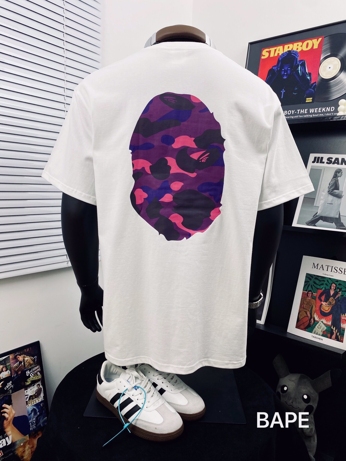 Alternative view of T-Shirt 02707