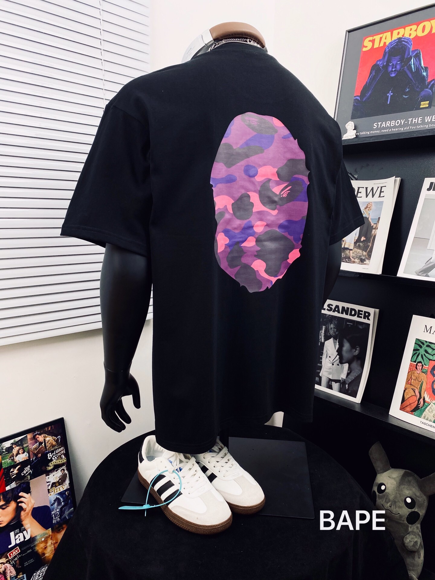 Alternative view of T-Shirt 02706