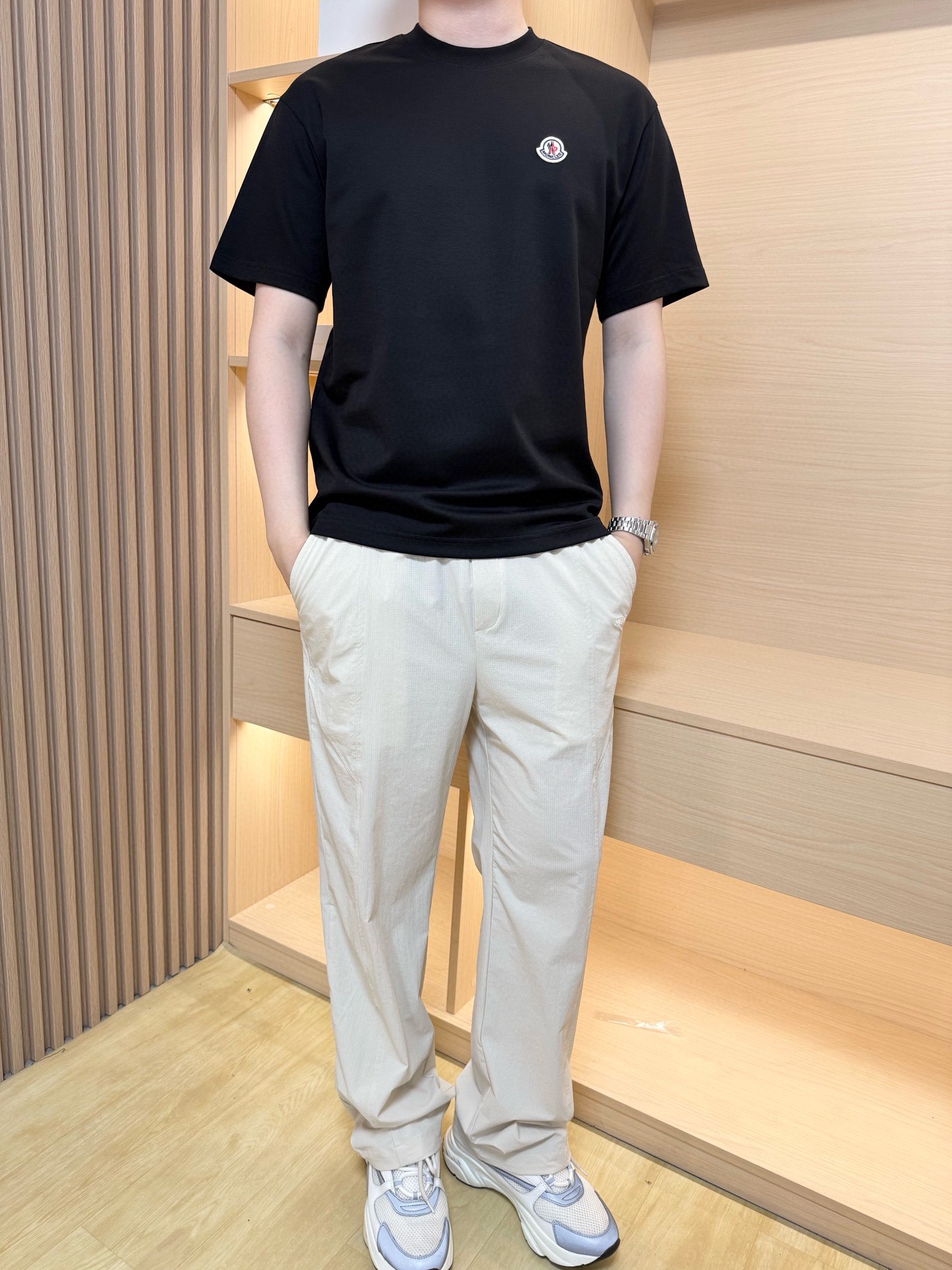 NO:472269,The latest hot T-shirts in the counter in 2025 are shipped, and the most popular items in European and American counters are sold!  Selected Italian imported fine cotton fabrics with fashionable designs, exquisite brand logo on the chest to show the charm You are definitely worthy of having. Number 48-56 (model 180/140 wears 50, with Hong Kong Lane Crawford gift box packaging), Moncler,tees, t-shirt, alexander wang19860909蒙口-2025专柜最新爆款T恤出货 欧美专柜热销单品！精选意大利进口精棉面料搭配时尚的设计,胸前精致的品牌标志彰显韵味 您绝对值得拥有.码数48-56（模特180/140穿50,配香港连卡佛礼盒包装）,,Moncler,tees，t-shirt,alexander wang,Men's clothing