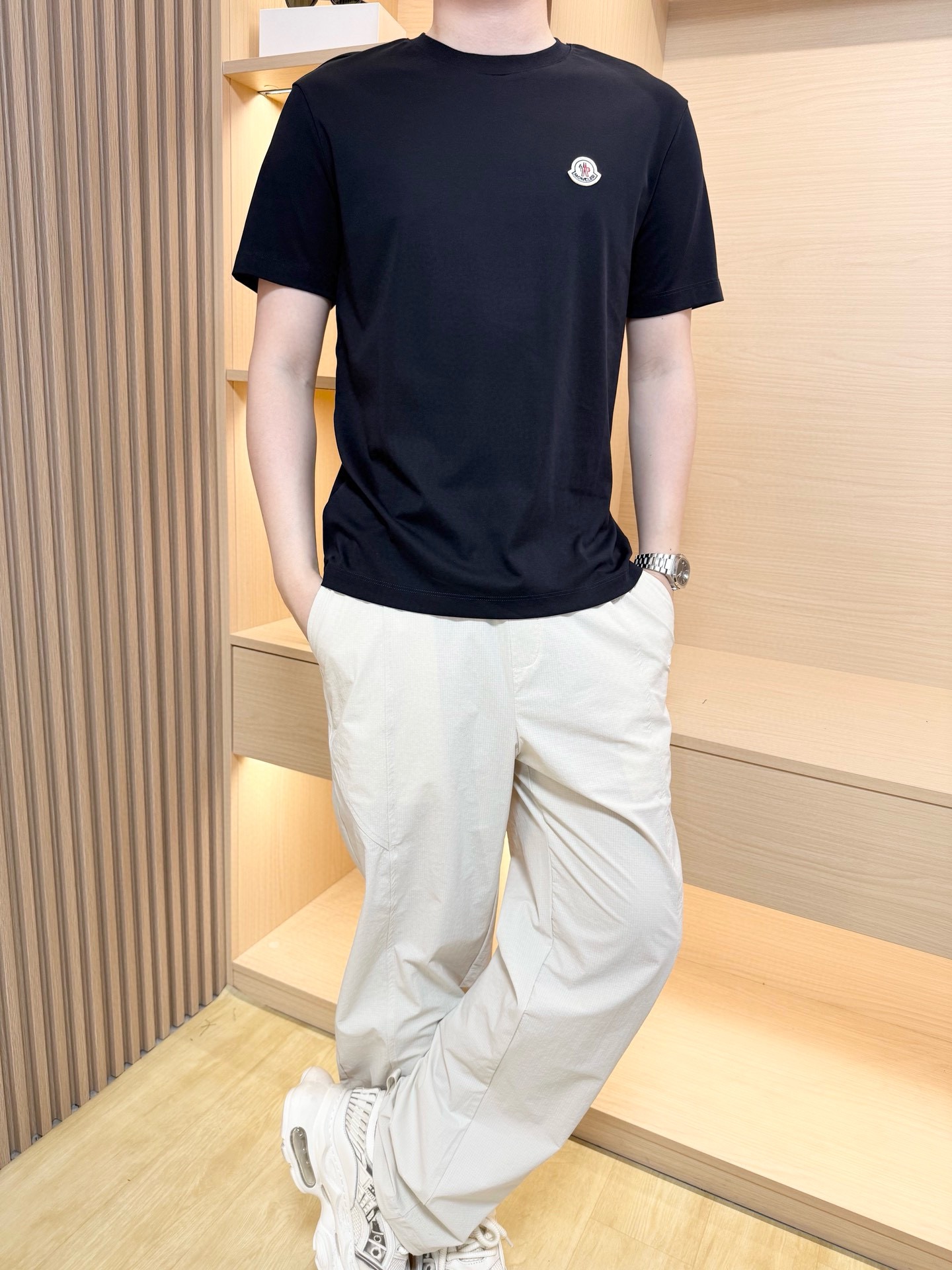 NO:472264,The latest hit T-shirts in 2025 are shipped in navy blue, and are popular in Europe and the United States!  Selected Italian imported mercerized cotton fabrics with the latest designs, the unique brand logo on the chest highlights the fashion, and the upper body effect can be seen. The number of codes is 48-56 (model 180/140 wears 50, with Hong Kong Lane Crawford gift box packaging), Moncler,tees, t-shirt,alexander wang19860909蒙口-2025最新爆款t恤藏青色出货 欧美热销单品！精选意大利进口丝光棉面料搭配最新的设计,胸前的独特品牌logo彰显时尚 上身效果看得见.码数48-56（模特180/140穿50,配香港连卡佛礼盒包装）,,Moncler,tees，t-shirt,alexander wang,Men's clothing