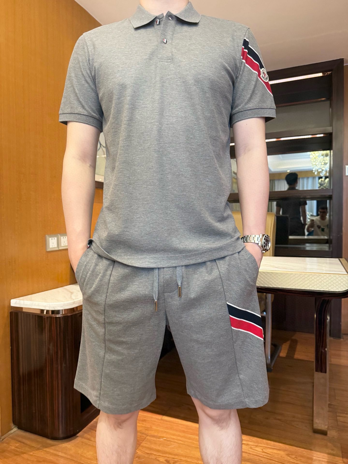 NO:472308,Bangu - 2025 latest hot-selling sets are shipped, and European and American hot-selling items!  Selected Italian imported fine cotton fabrics with simple designs, and the webbing design on the cuffs highlights fashion. You cannot miss it. Size 48-56 (model 180/140 wears 50, with Hong Kong Lane Crawford gift box packaging), Moncler, alexander wang19860909蒙口-2025最新爆款套装出货 欧美热销单品！精选意大利进口精棉面料搭配简约的设计,袖口的织带设计彰显时尚 您不容错过.尺码48-56（模特180/140穿50,配香港连卡佛礼盒包装）,,Moncler,alexander wang,Men's clothing