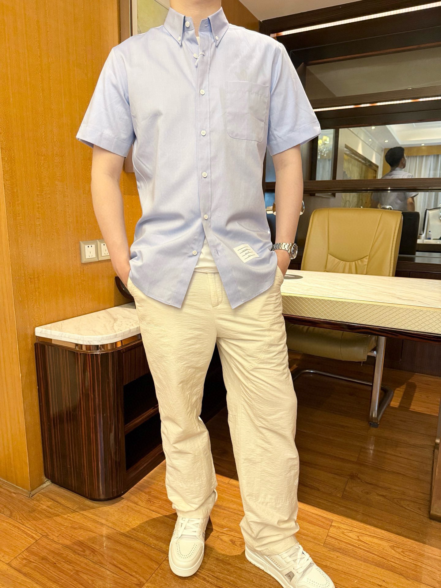 NO:472319,TB-2025 latest (original) shirt shipment, hot-selling items in New York!  Selected custom-made cotton fabrics imported from Italy are matched with classic designs, the brand logo on the chest and the custom webbing behind the collar show fashion, and the upper body effect is excellent. Size 1-4 (model 180/140 wears 2 sizes, with Hong Kong Lane Crawford gift box packaging),,alexander wang19860909TB-2025最新（原标）衬衣出货 纽约热销单品！精选意大利进口定制精棉面料搭配经典的设计,胸前的品牌标志及领后的定制织带相当彰显时尚 上身效果超赞.尺码1-4码（模特180/140穿2码,配香港连卡佛礼盒包装）,,alexander wang,Men's clothing