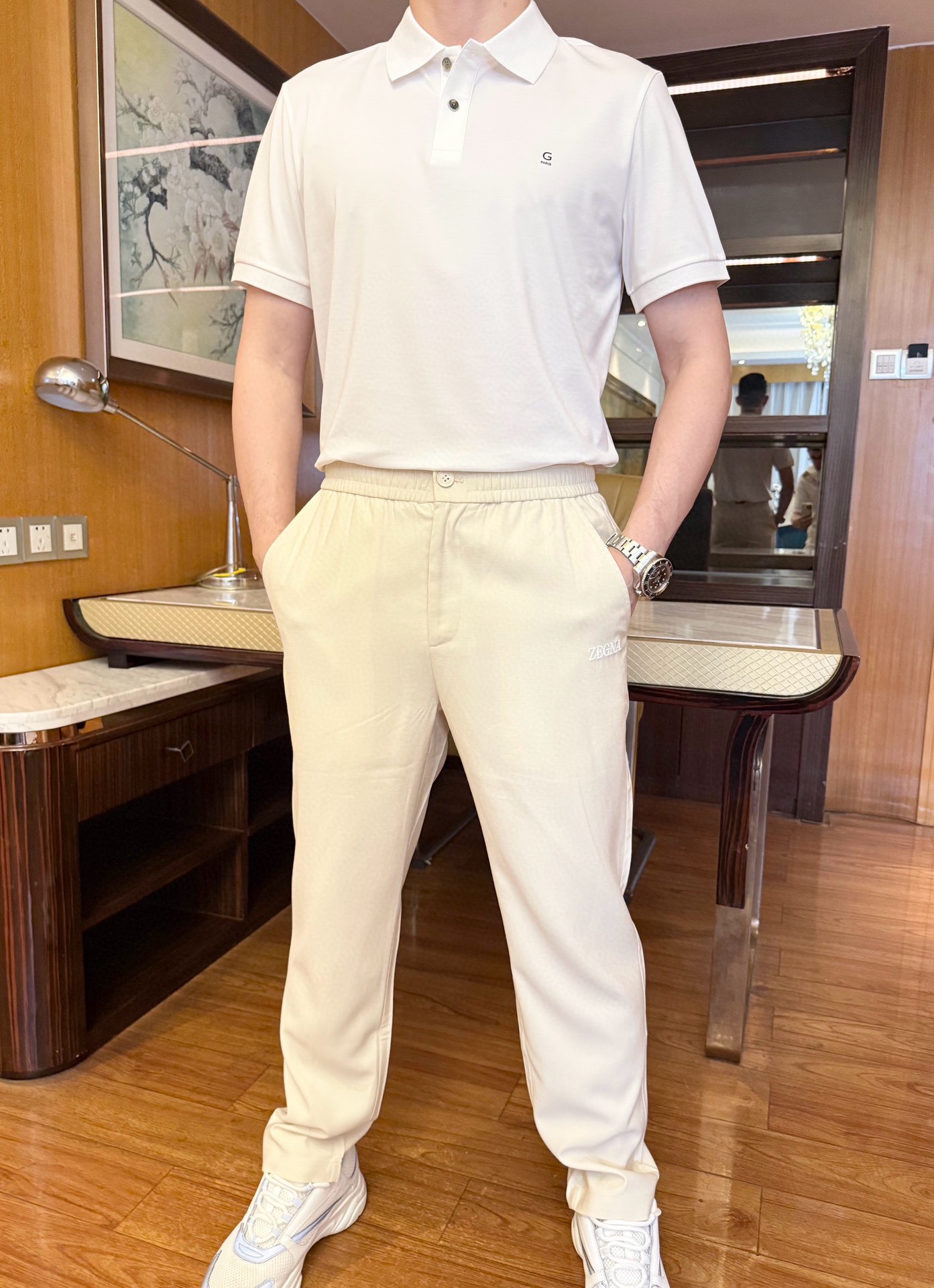 NO:472323,Guqi-2025 latest hot Polo shipments, hot-selling items in Europe and the United States!  Selected Italian imported bead flooring fabrics with simple and elegant designs, the brand logo on the chest is quite elegant, and there is no need to say much about the effect of the upper body. The number of codes is 48-56 (model 173/130 wears 48, with Hong Kong Lane Crawford gift box packaging), alexander wang19860909古琦-2025最新爆款Polo出货 欧美热销单品！精选意大利进口珠地棉面料搭配简约大方的设计,胸口的品牌标志相当彰显雅致 上身效果不用多说.码数48-56（模特173/130穿48、配香港连卡佛礼盒包装）,,alexander wang,Men's clothing