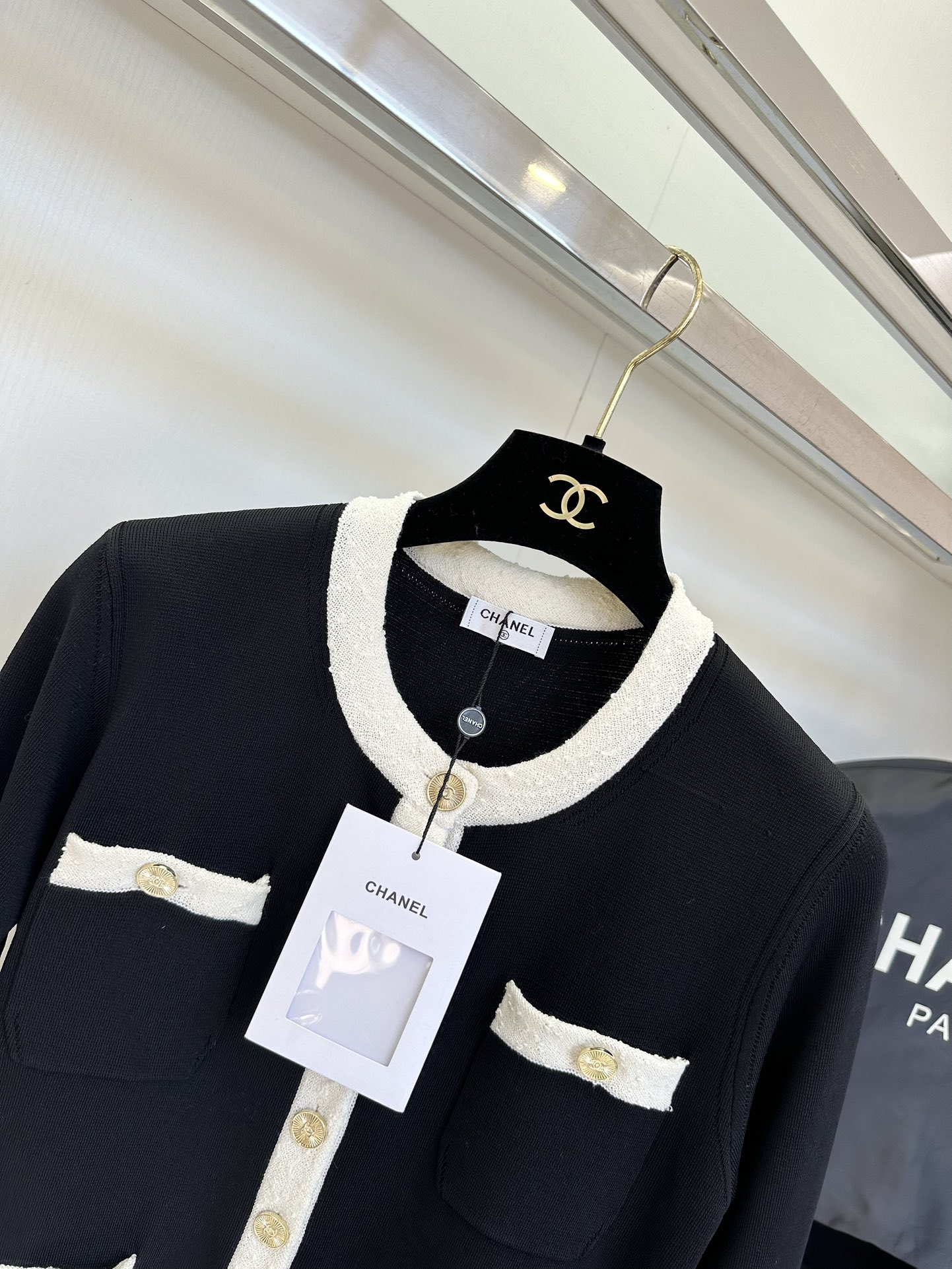 Elegant Two-Tone Pullover Top - Sophisticated Half-Button Design 6 i1753379890 6096 4