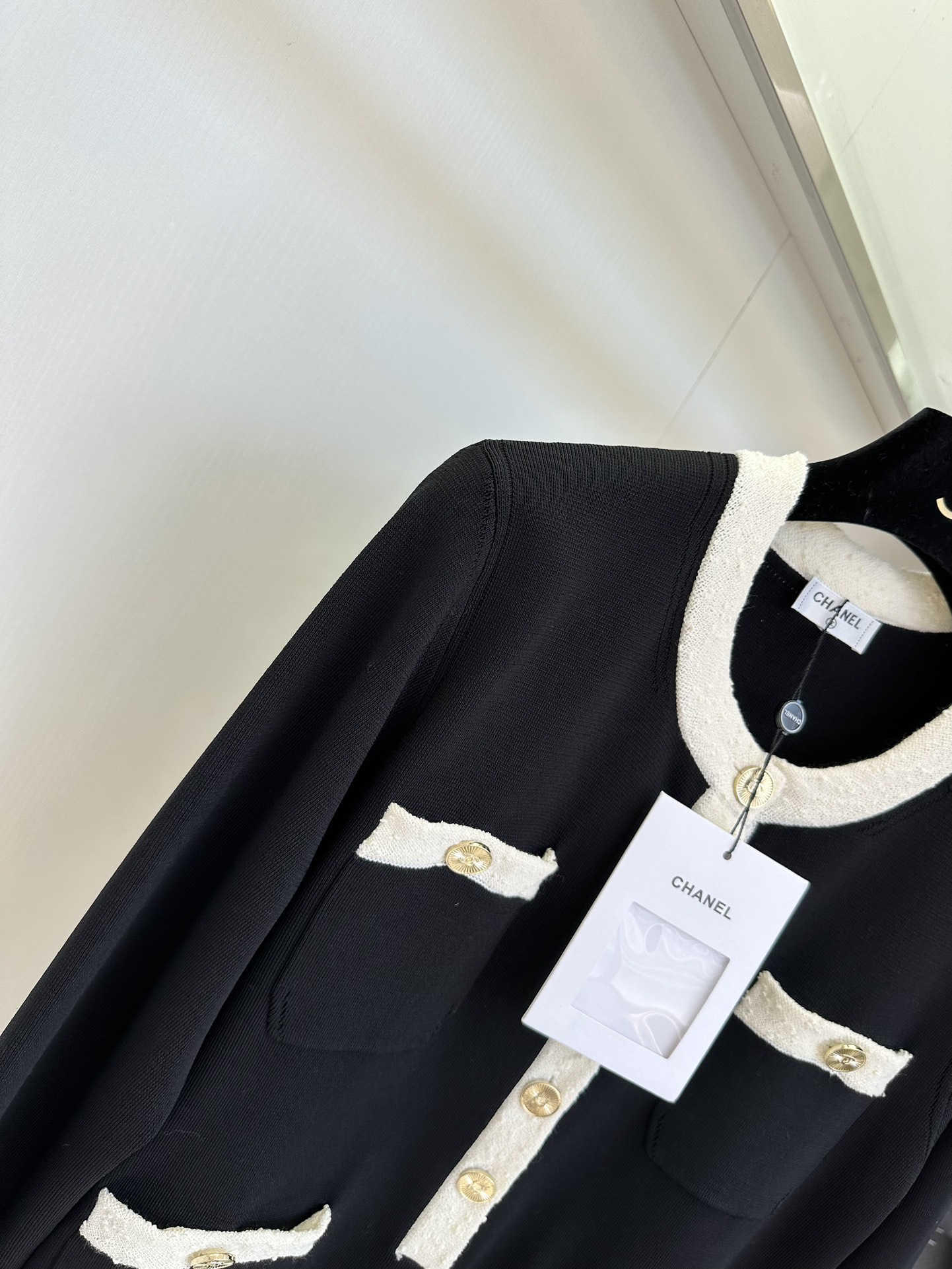 Elegant Two-Tone Pullover Top - Sophisticated Half-Button Design 8 i1753379890 7766 6