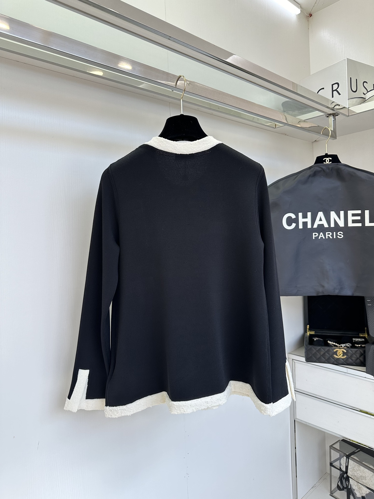 Elegant Two-Tone Pullover Top - Sophisticated Half-Button Design 3 i1753379890 9263 1