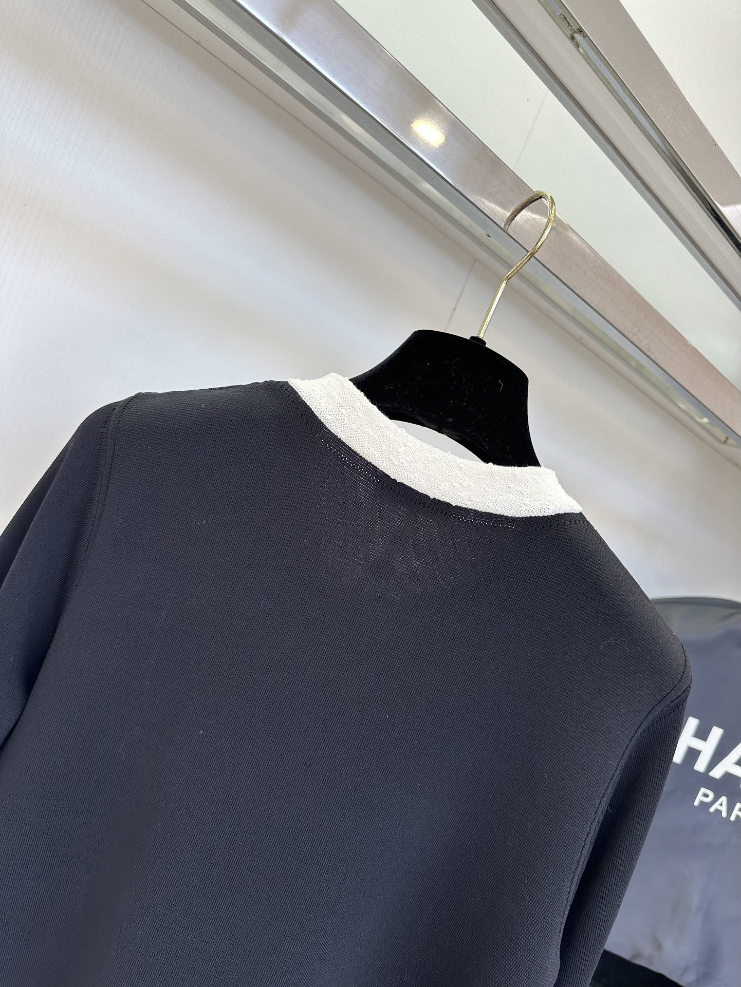Elegant Two-Tone Pullover Top - Sophisticated Half-Button Design 9 i1753379890 9275 7