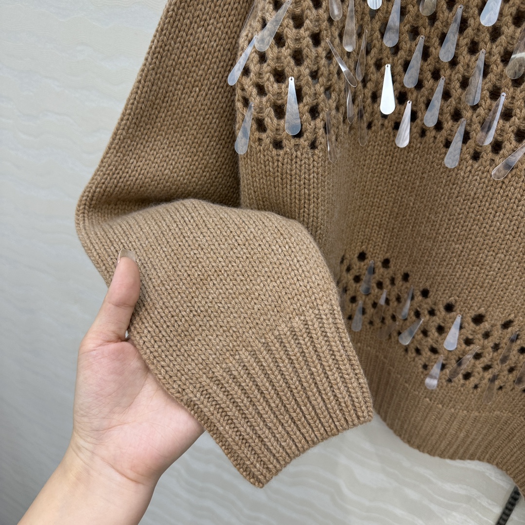 独家首发🍒高端原单品质！行走的高定 BC高智感穿搭！超重工的纯手工水滴珠片羊绒毛衣。进口羊绒纱线定位编织