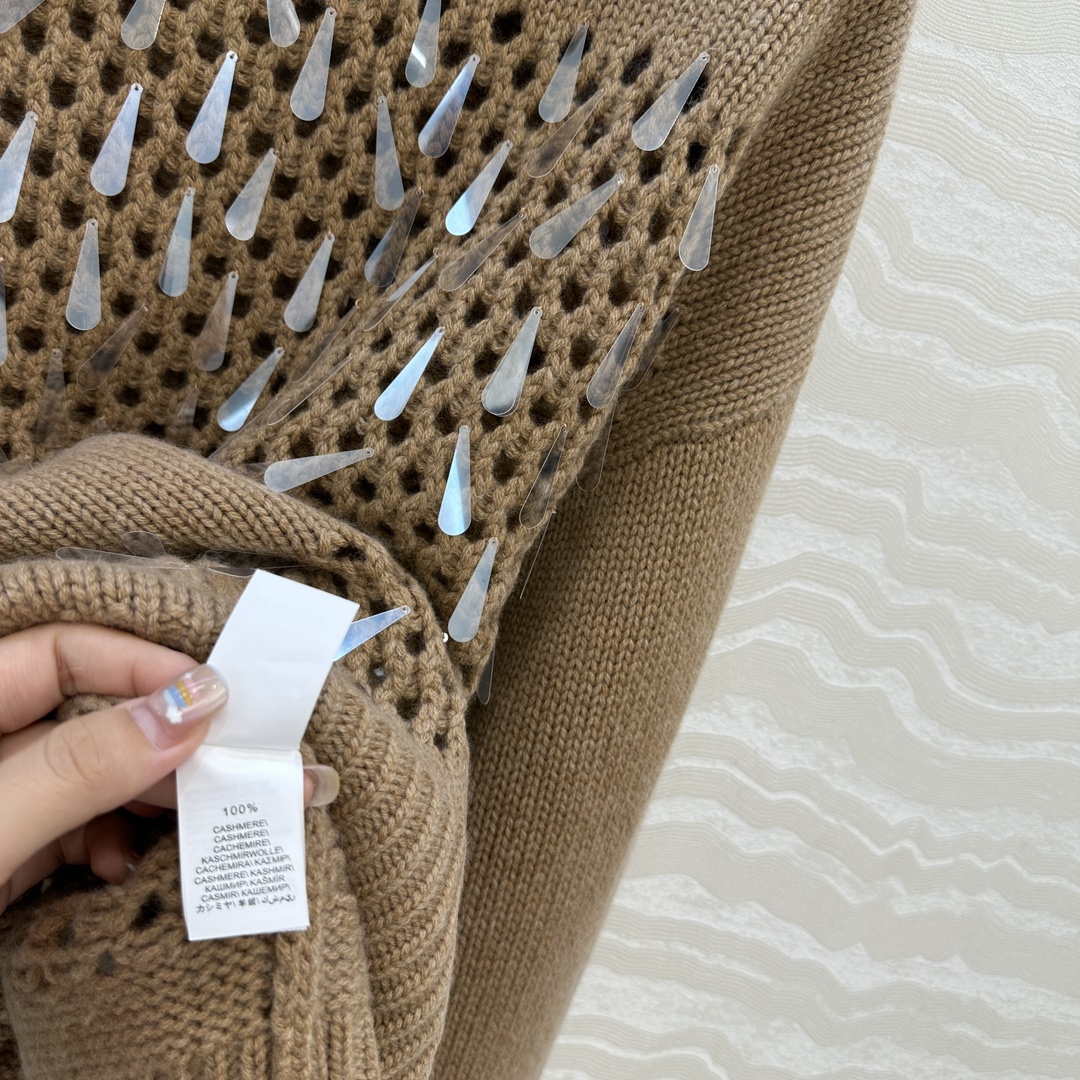 独家首发🍒高端原单品质！行走的高定 BC高智感穿搭！超重工的纯手工水滴珠片羊绒毛衣。进口羊绒纱线定位编织