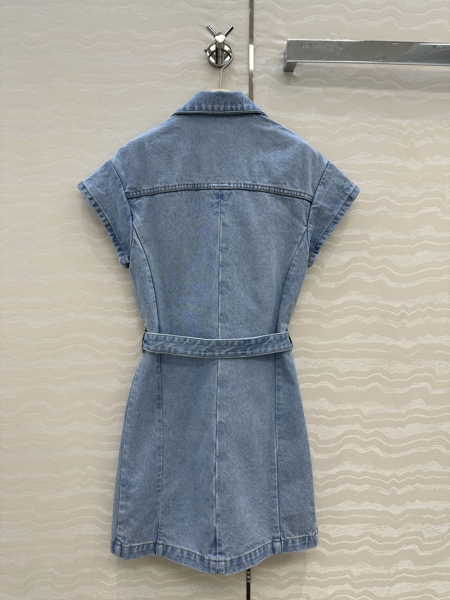 独家首发❤️高端原单品质🤞MissD新品老花洗水牛仔上连衣裙。原版定制复古怀旧洗水工艺高级又时髦！衣橱必