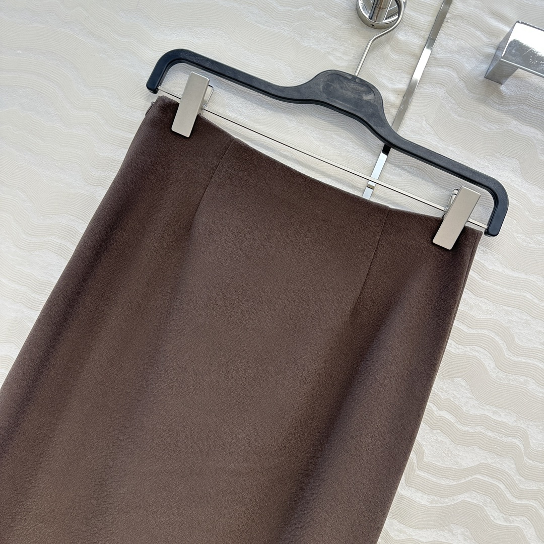 独家首发！原单品质❤️Row风长期主义，高智感穿搭秋冬必单叠搭神器！高级醋酸开叉长半裙。立体斜裁工艺包容