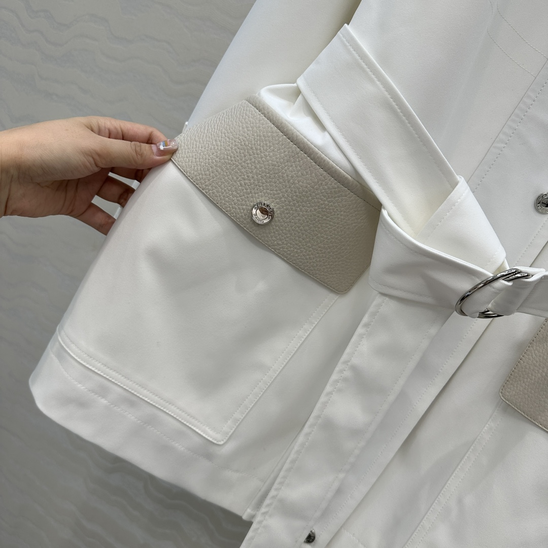 独家品质🍒高端原单品质！H马家拼皮领工装口袋中长风衣！100%荔枝纹小山羊皮，纯手工油边工艺拼接设计！独