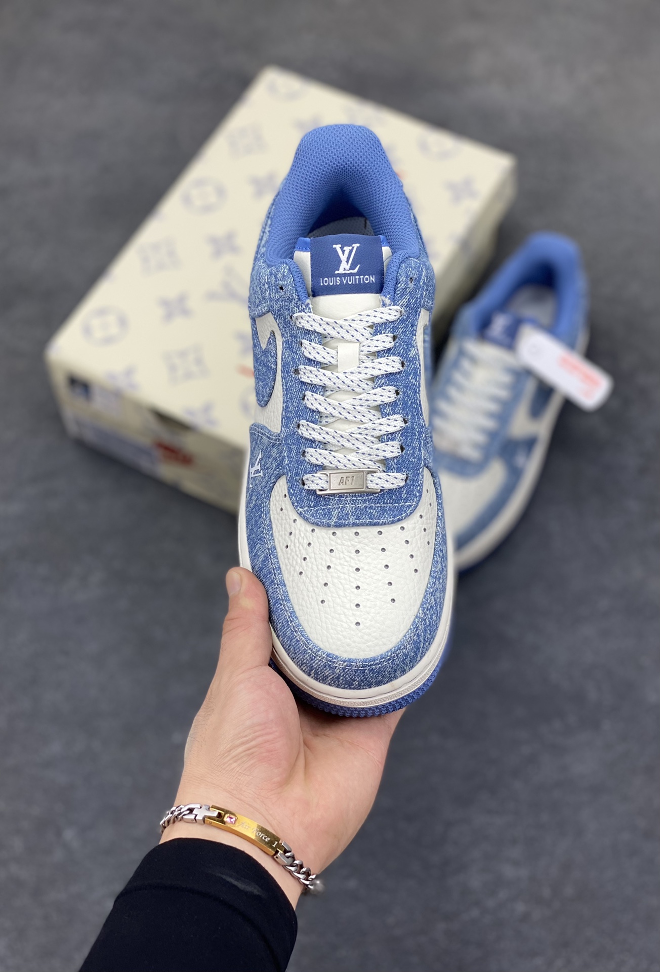 图片[2]-NIke Air Force 1 \’07 Low LV联名–冰蓝牛仔 空军一号低帮 运动鞋 休闲鞋 折边针车 工艺难度大 原楦头原纸板 原装鞋盒 原厂鞋底 超高清洁度 细节完美 货号：LW9279-021 尺码：36 36.5 37.5 38 38.5 39 40 40.5 41 42 42.5 43 44 44.5 45-选品中心