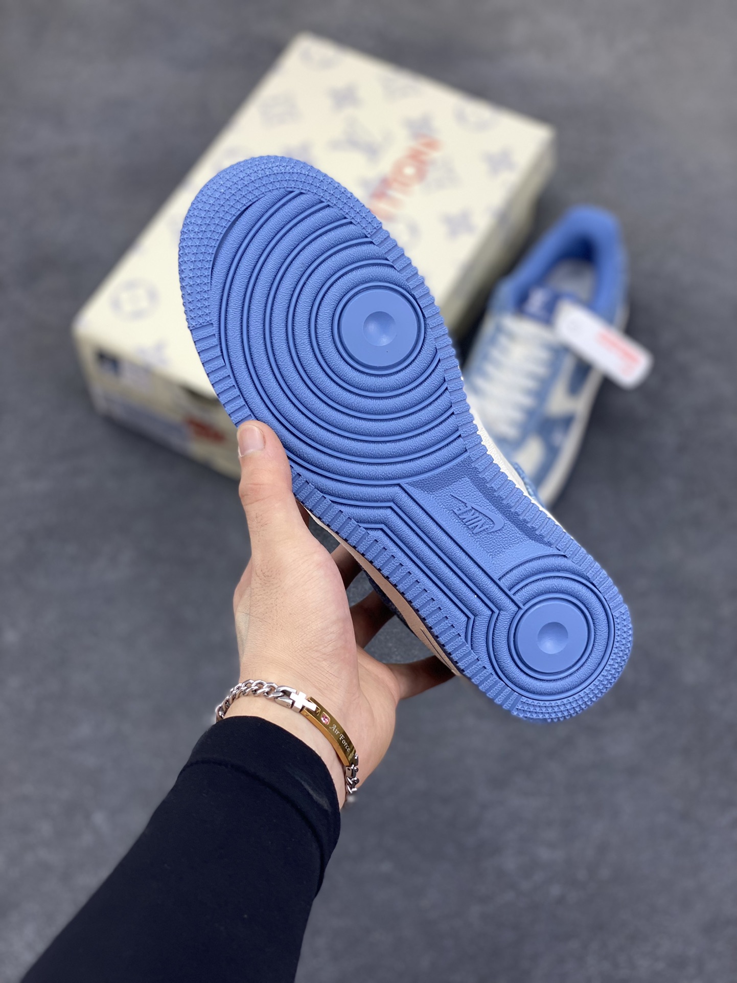 图片[5]-NIke Air Force 1 \’07 Low LV联名–冰蓝牛仔 空军一号低帮 运动鞋 休闲鞋 折边针车 工艺难度大 原楦头原纸板 原装鞋盒 原厂鞋底 超高清洁度 细节完美 货号：LW9279-021 尺码：36 36.5 37.5 38 38.5 39 40 40.5 41 42 42.5 43 44 44.5 45-选品中心