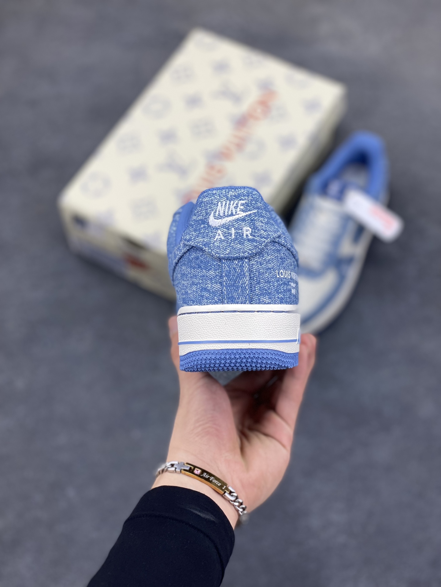 图片[4]-NIke Air Force 1 \’07 Low LV联名–冰蓝牛仔 空军一号低帮 运动鞋 休闲鞋 折边针车 工艺难度大 原楦头原纸板 原装鞋盒 原厂鞋底 超高清洁度 细节完美 货号：LW9279-021 尺码：36 36.5 37.5 38 38.5 39 40 40.5 41 42 42.5 43 44 44.5 45-选品中心