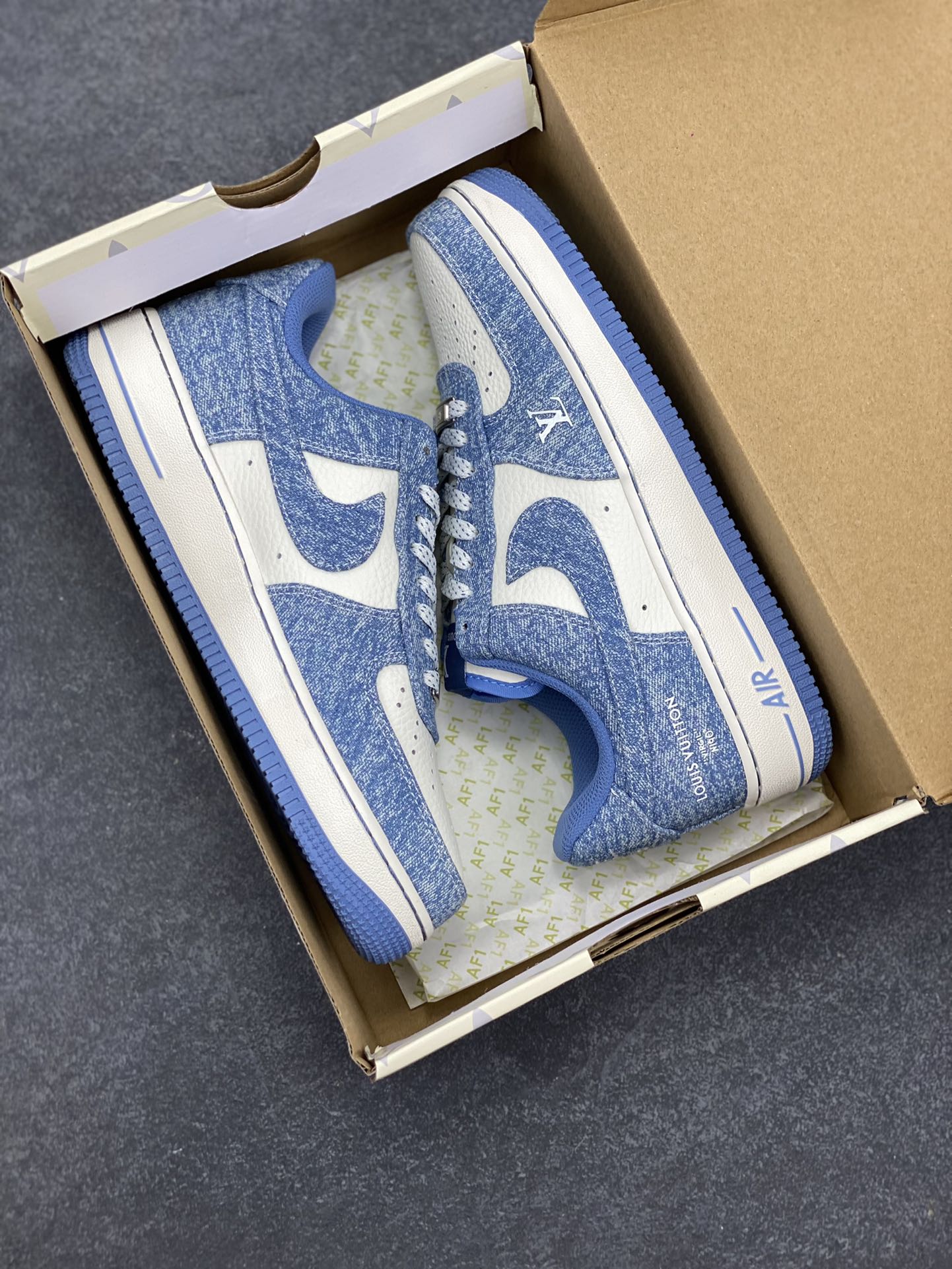 图片[9]-NIke Air Force 1 \’07 Low LV联名–冰蓝牛仔 空军一号低帮 运动鞋 休闲鞋 折边针车 工艺难度大 原楦头原纸板 原装鞋盒 原厂鞋底 超高清洁度 细节完美 货号：LW9279-021 尺码：36 36.5 37.5 38 38.5 39 40 40.5 41 42 42.5 43 44 44.5 45-选品中心
