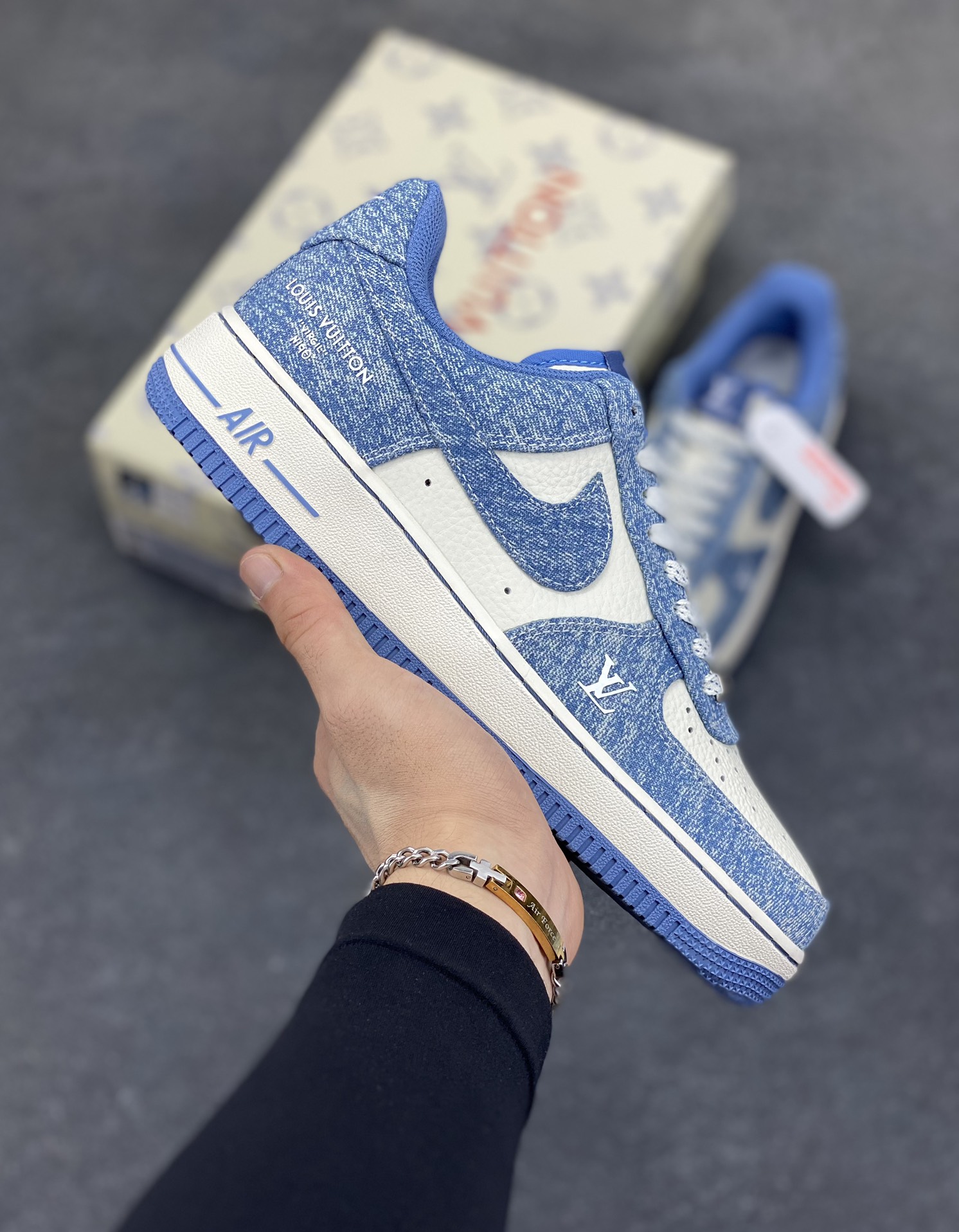 NIke Air Force 1 \'07 Low LV联名--冰蓝牛仔 空军一号低帮 运动鞋 休闲鞋 折边针车 工艺难度大 原楦头原纸板 原装鞋盒 原厂鞋底 超高清洁度 细节完美 货号：LW9279-021 尺码：36 36.5 37.5 38 38.5 39 40 40.5 41 42 42.5 43 44 44.5 45-选品中心