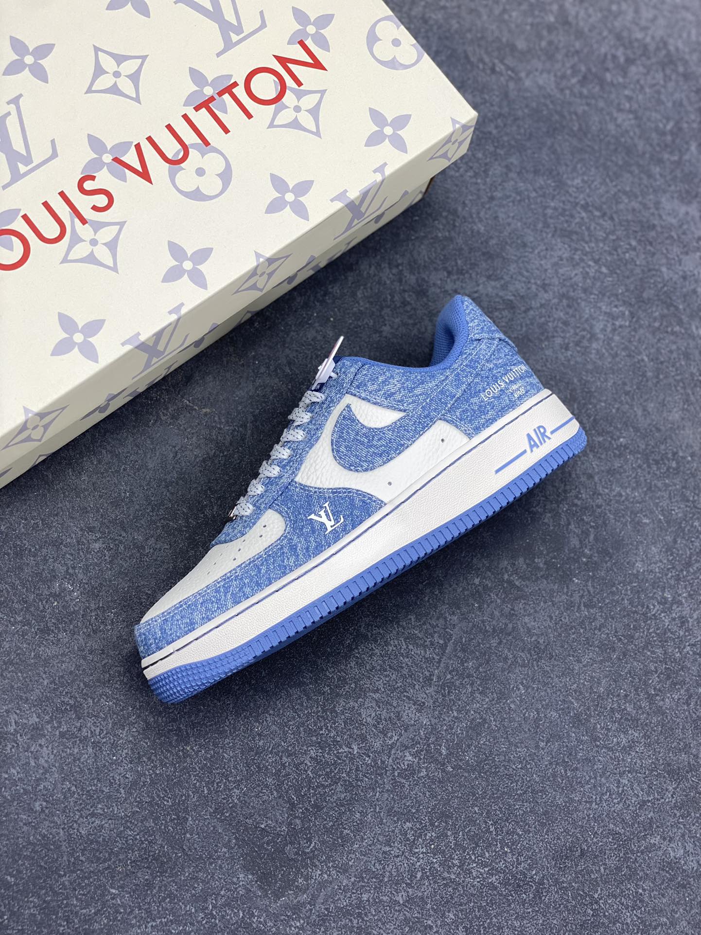 图片[7]-NIke Air Force 1 \’07 Low LV联名–冰蓝牛仔 空军一号低帮 运动鞋 休闲鞋 折边针车 工艺难度大 原楦头原纸板 原装鞋盒 原厂鞋底 超高清洁度 细节完美 货号：LW9279-021 尺码：36 36.5 37.5 38 38.5 39 40 40.5 41 42 42.5 43 44 44.5 45-选品中心