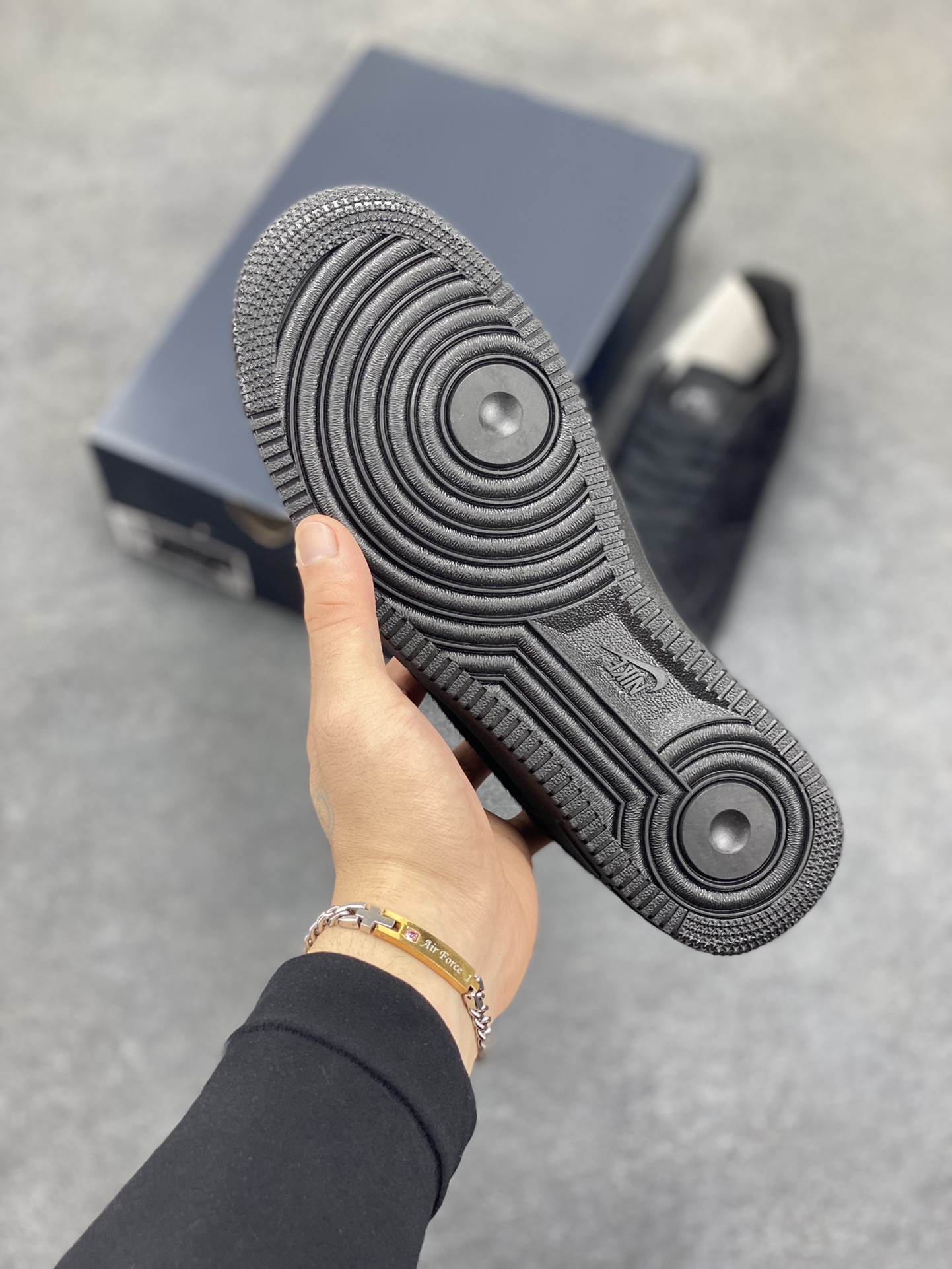 图片[5]-Nike Air Force 1 Low 翻毛黑 原楦头原纸板 打造纯正空军版型 专注外贸渠道 全掌内置蜂窝气垫 原盒配件 原厂中底钢印、拉帮完美 货号：HQ2037-003 尺码：36 36.5 37.5 38 38.5 39 40 40.5 41 42 42.5 43 44 44.5 45-选品中心