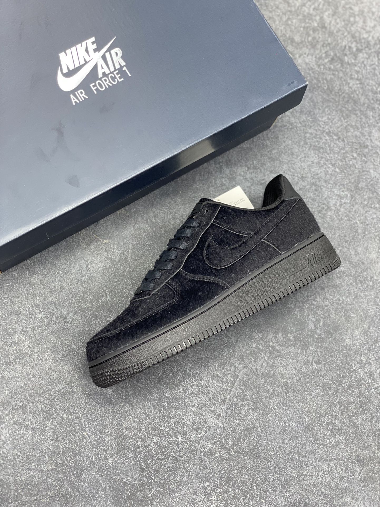 图片[7]-Nike Air Force 1 Low 翻毛黑 原楦头原纸板 打造纯正空军版型 专注外贸渠道 全掌内置蜂窝气垫 原盒配件 原厂中底钢印、拉帮完美 货号：HQ2037-003 尺码：36 36.5 37.5 38 38.5 39 40 40.5 41 42 42.5 43 44 44.5 45-选品中心