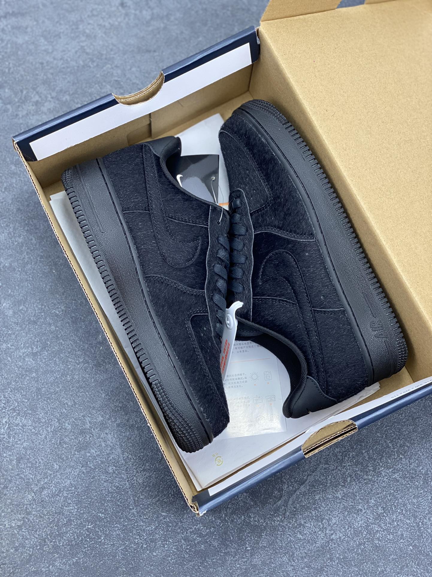 图片[9]-Nike Air Force 1 Low 翻毛黑 原楦头原纸板 打造纯正空军版型 专注外贸渠道 全掌内置蜂窝气垫 原盒配件 原厂中底钢印、拉帮完美 货号：HQ2037-003 尺码：36 36.5 37.5 38 38.5 39 40 40.5 41 42 42.5 43 44 44.5 45-选品中心