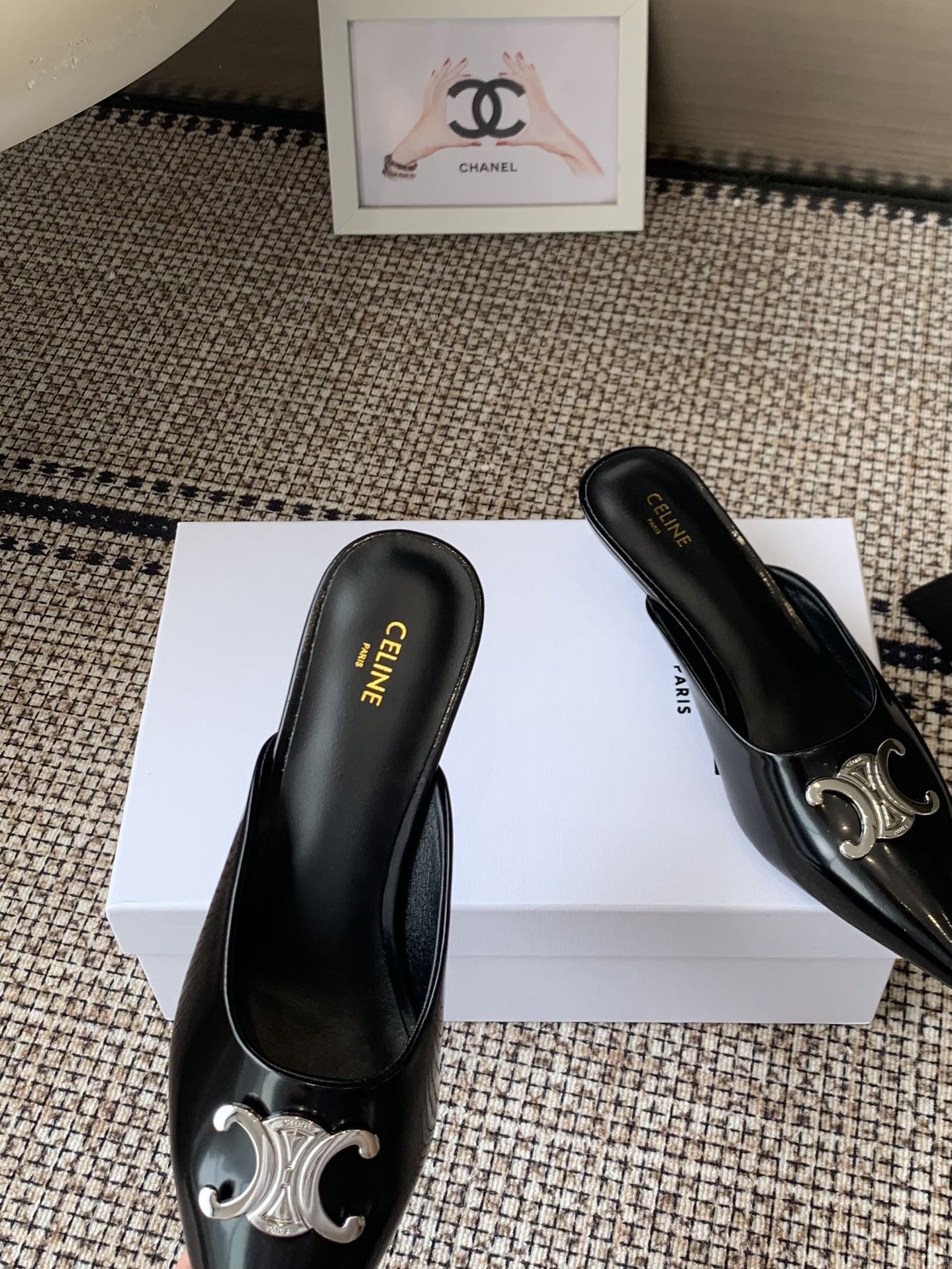 “672 CELINE Swirl Door Cat Sandals: Metal Detail, Hairy Single Shoes” - 图片 6