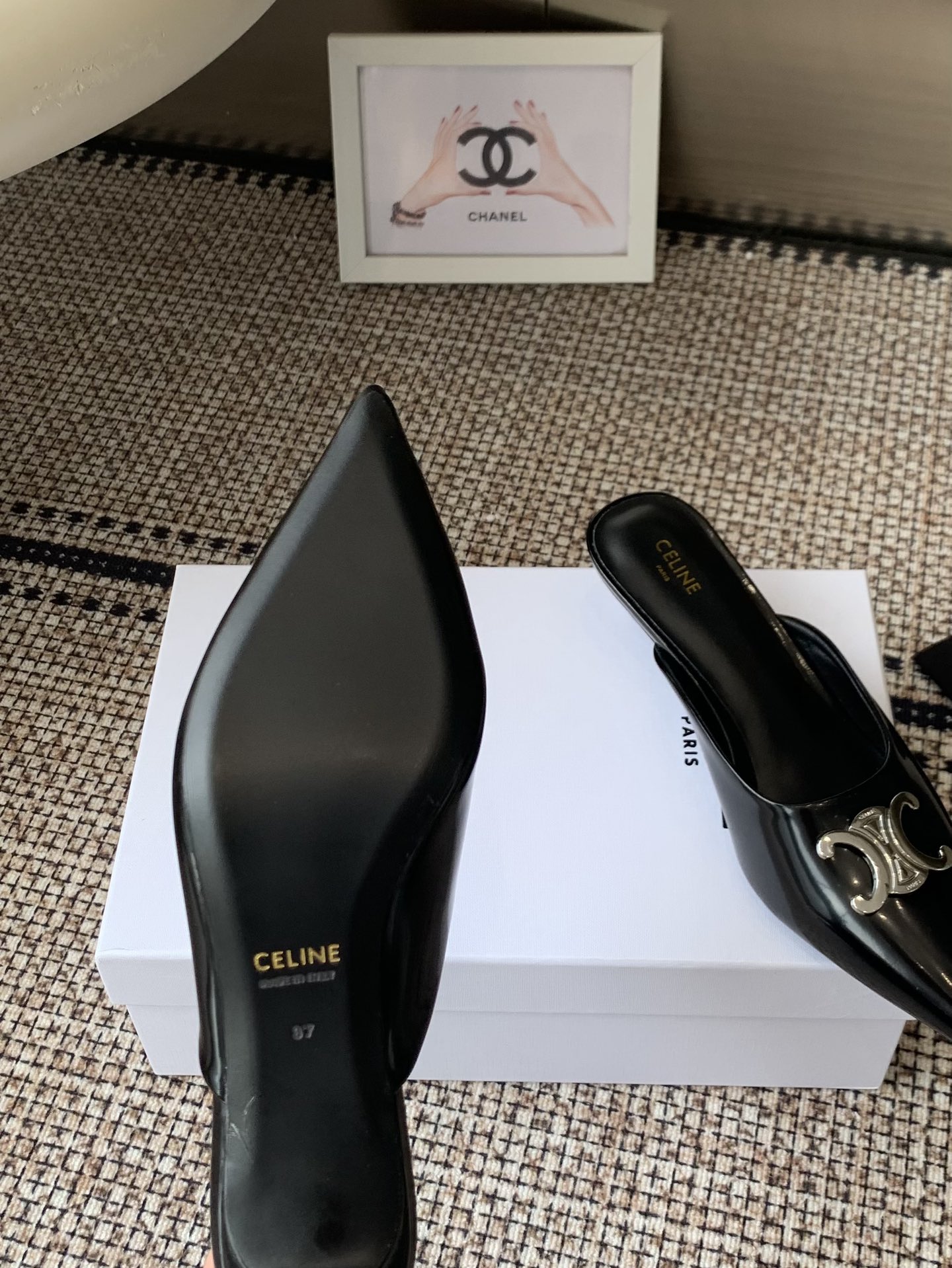 “672 CELINE Swirl Door Cat Sandals: Metal Detail, Hairy Single Shoes” - 图片 7