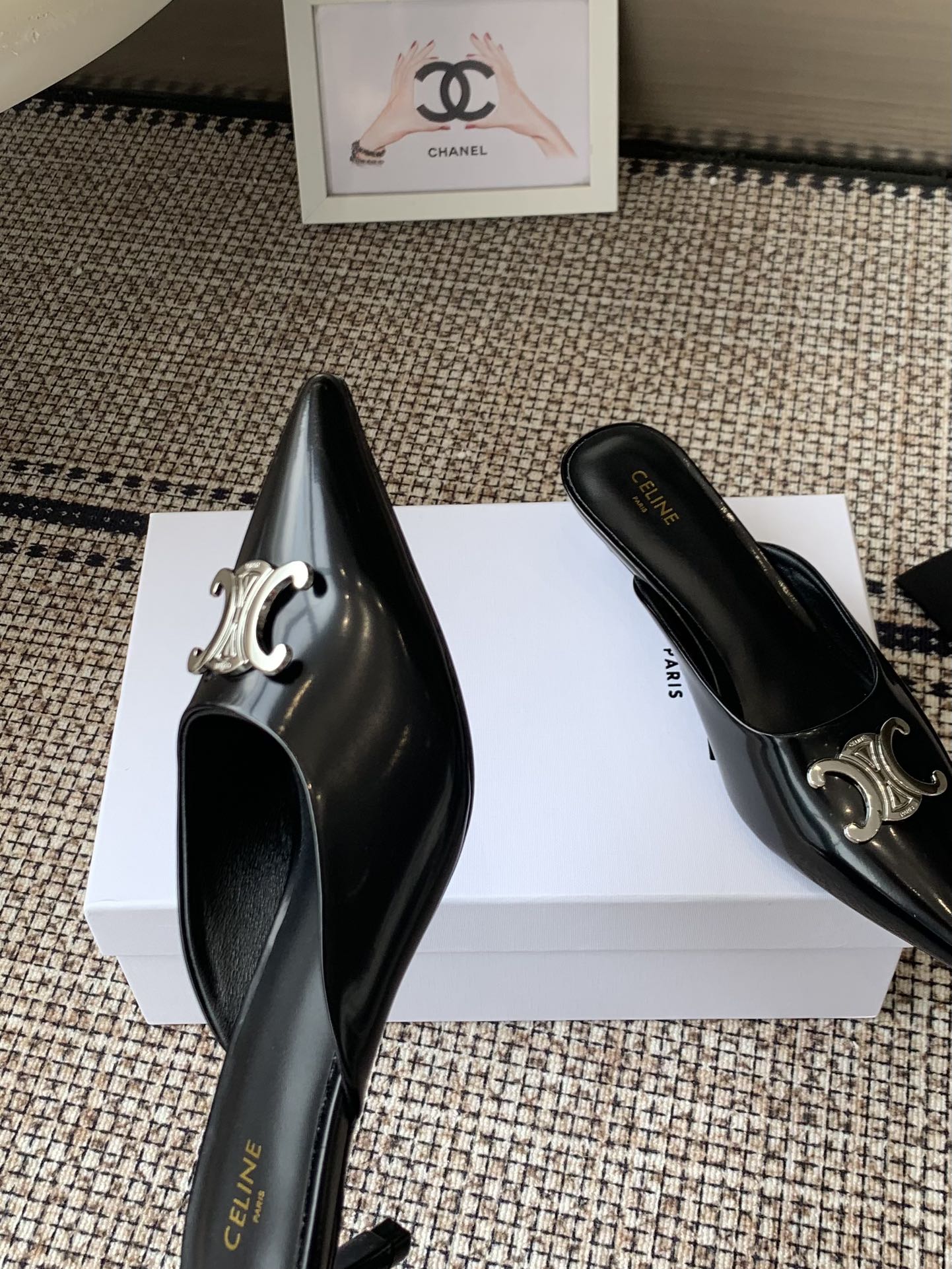 “672 CELINE Swirl Door Cat Sandals: Metal Detail, Hairy Single Shoes” - 图片 8