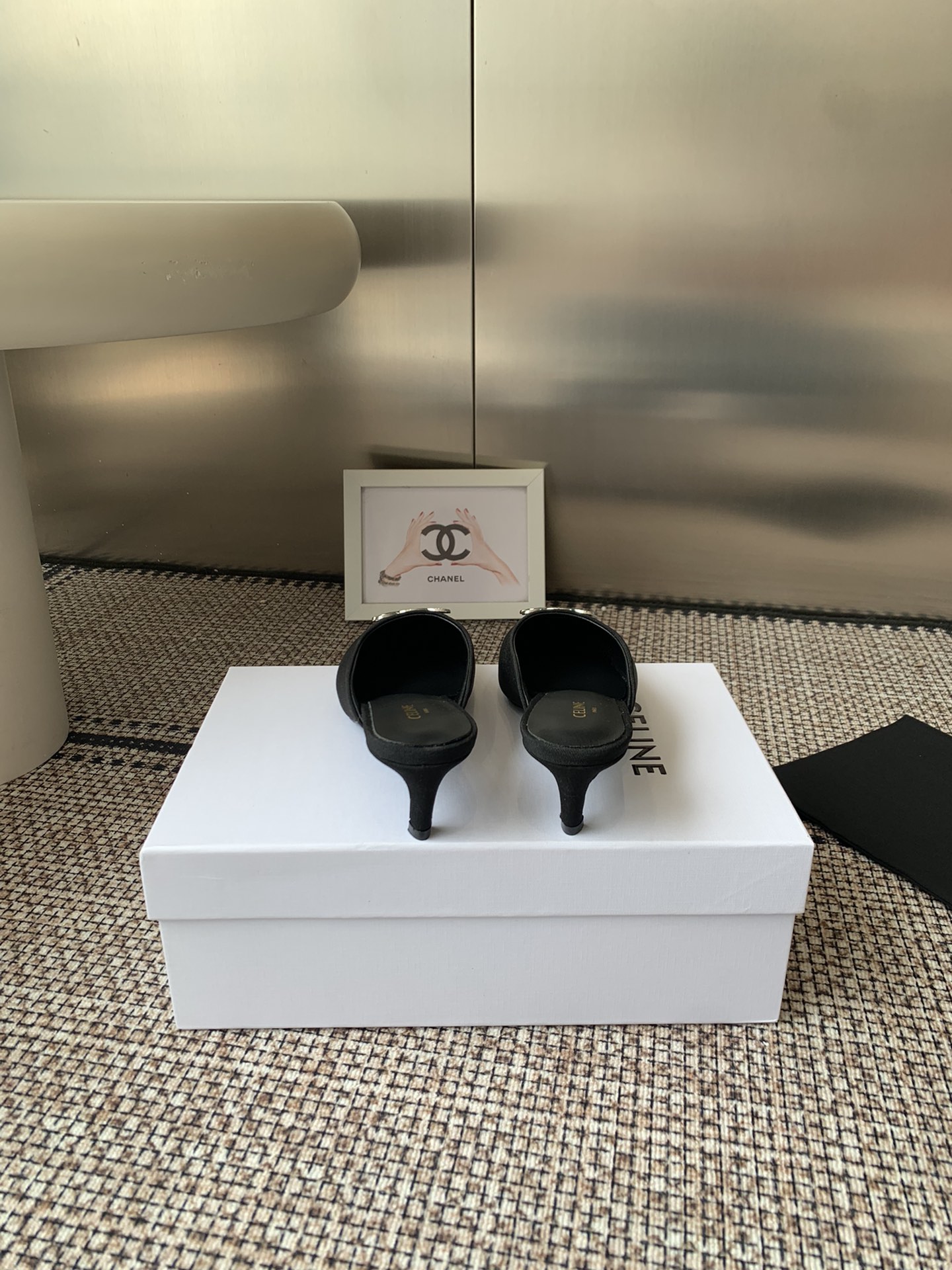 “672 CELINE Swirl Door Cat Sandals: Metal Emptiness, Hairy Single Shoes” - 图片 9