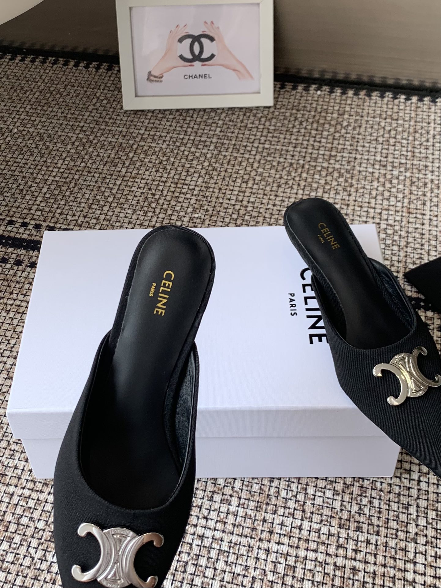 “672 CELINE Swirl Door Cat Sandals: Metal Emptiness, Hairy Single Shoes” - 图片 6