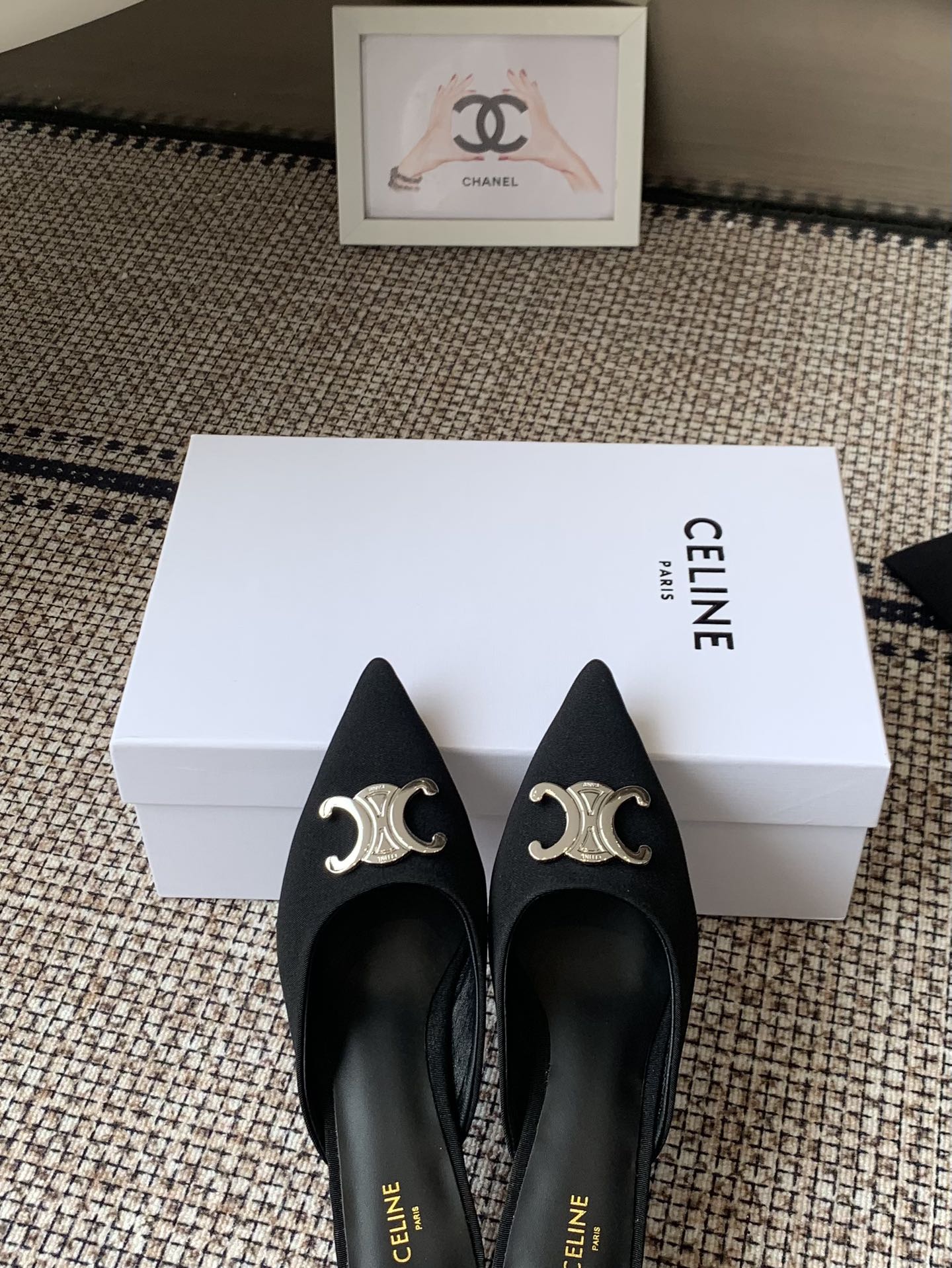 “672 CELINE Swirl Door Cat Sandals: Metal Emptiness, Hairy Single Shoes” - 图片 4