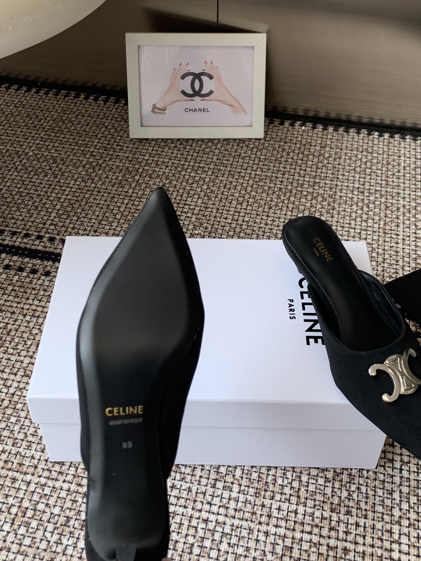 “672 CELINE Swirl Door Cat Sandals: Metal Emptiness, Hairy Single Shoes” - 图片 7