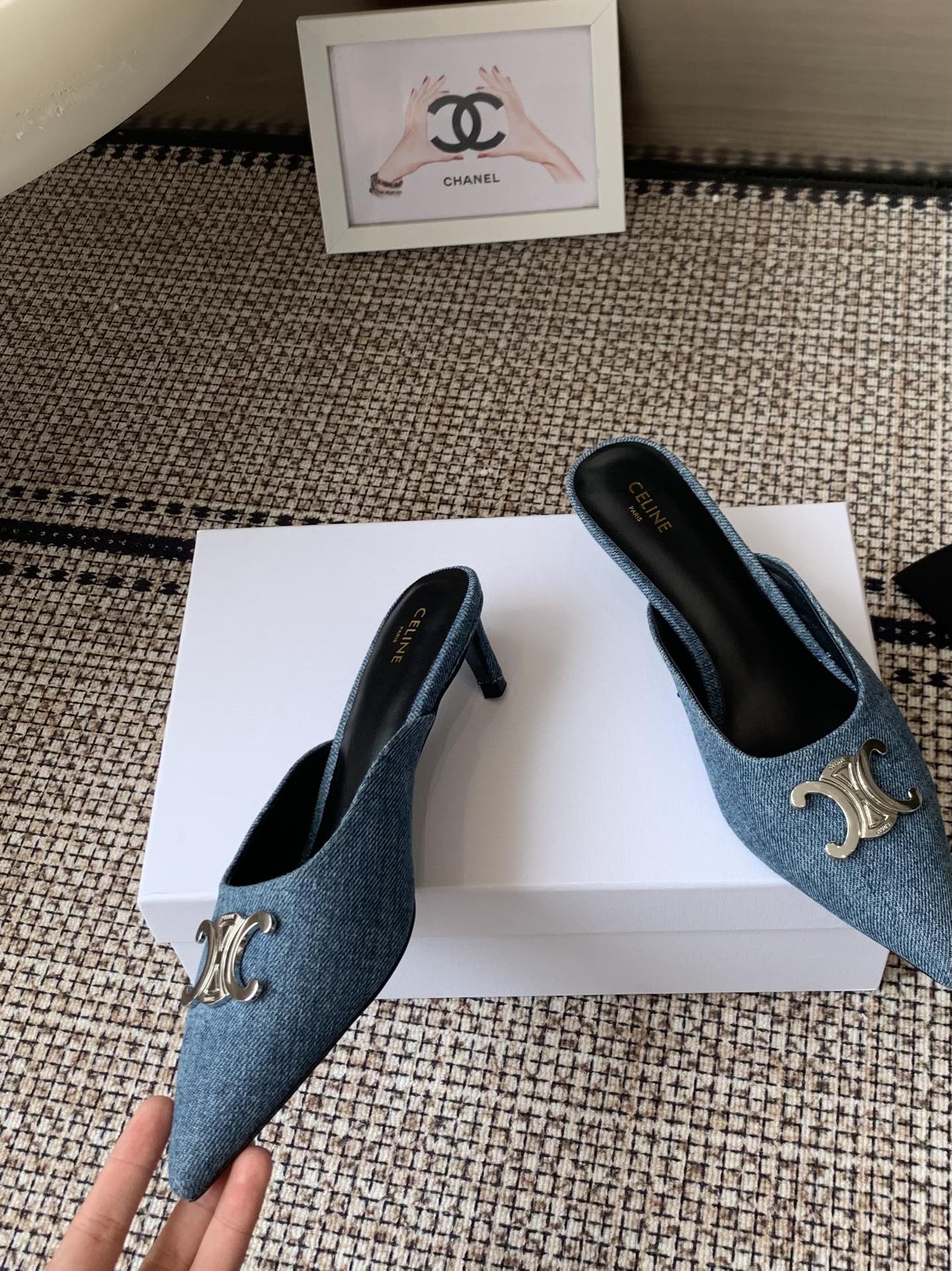 “672 CELINE Swirl Door Cat Sandals: Metal Details, Hairy, Single Shoes” - 图片 5