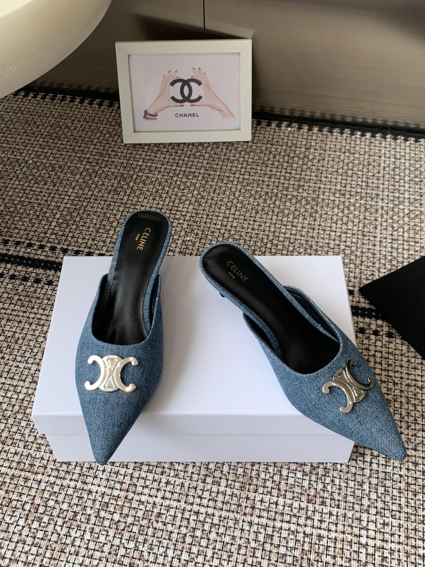 “672 CELINE Swirl Door Cat Sandals: Metal Details, Hairy, Single Shoes” - 图片 1